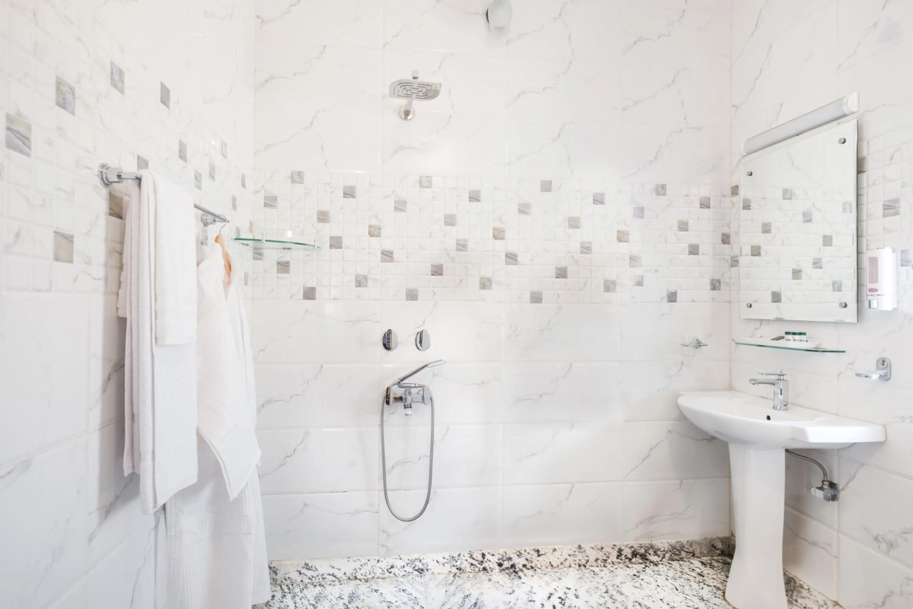 Shower in Moghal Mahal Resort Rajbagh Srinagar