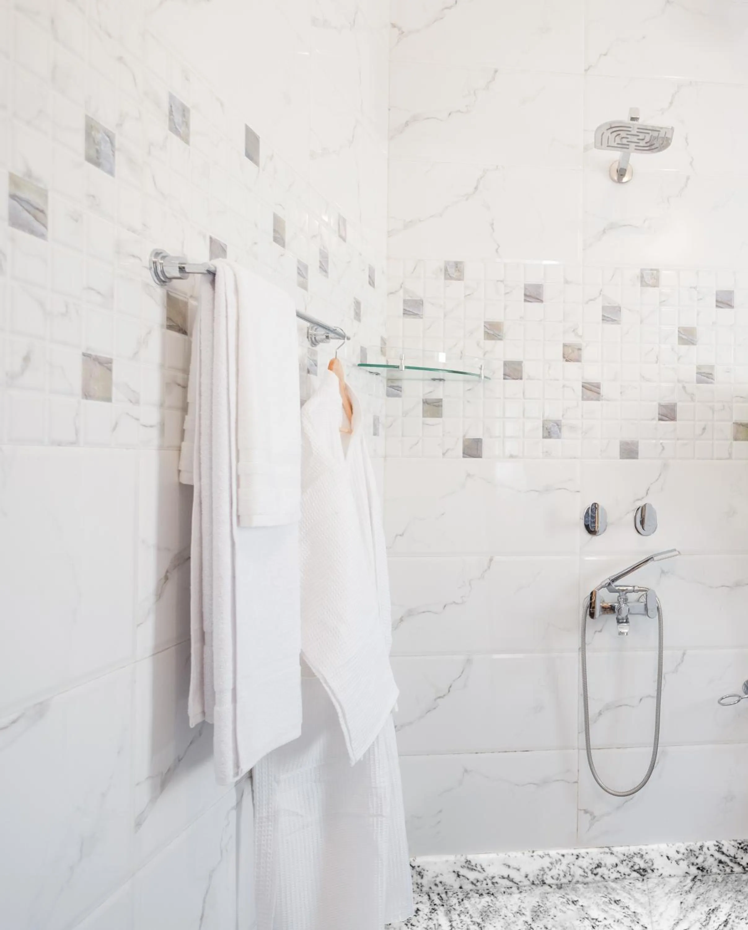 Shower in Moghal Mahal Resort Rajbagh Srinagar