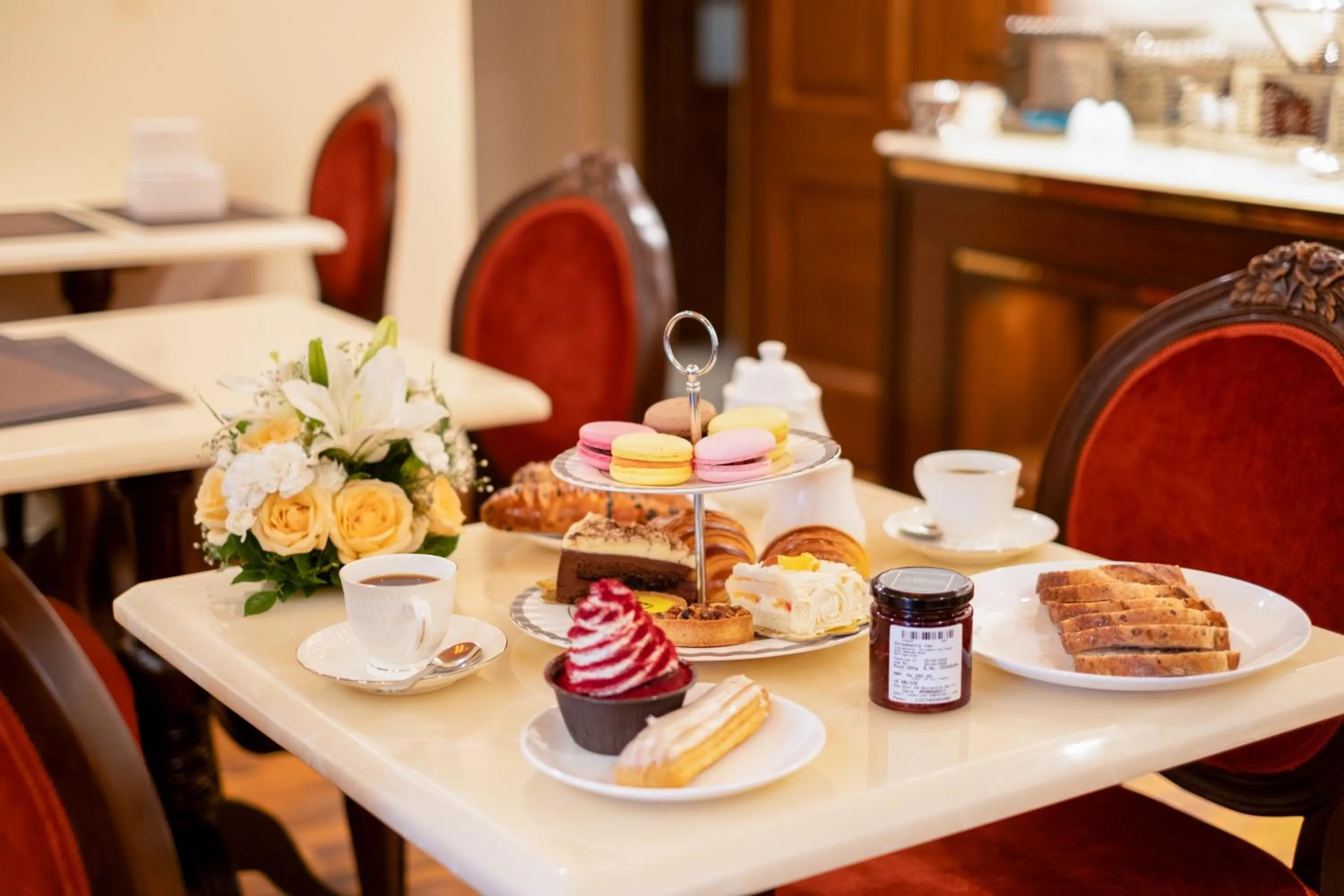 Restaurant/places to eat in Moghal Mahal Resort Rajbagh Srinagar