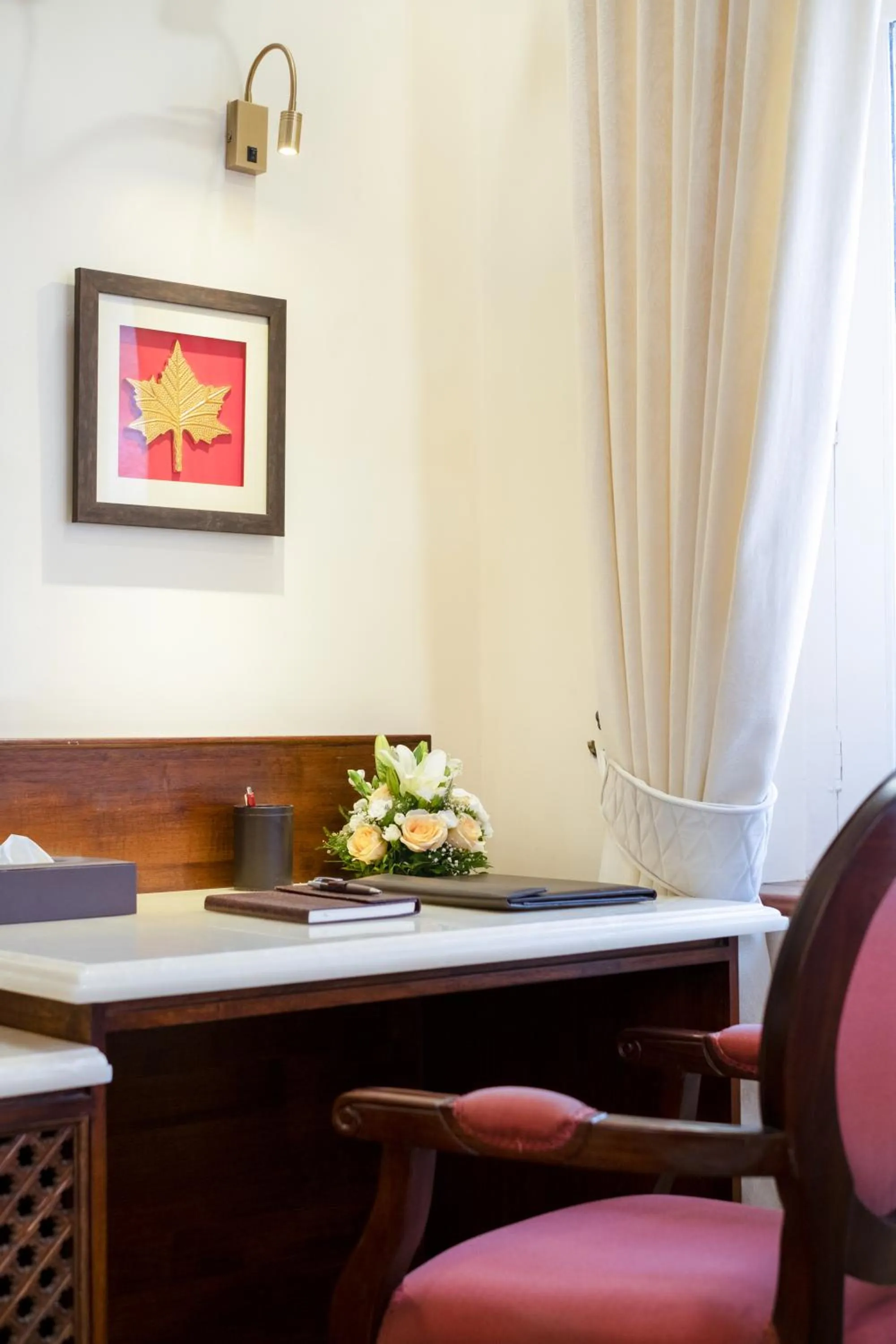 Seating area in Moghal Mahal Resort Rajbagh Srinagar