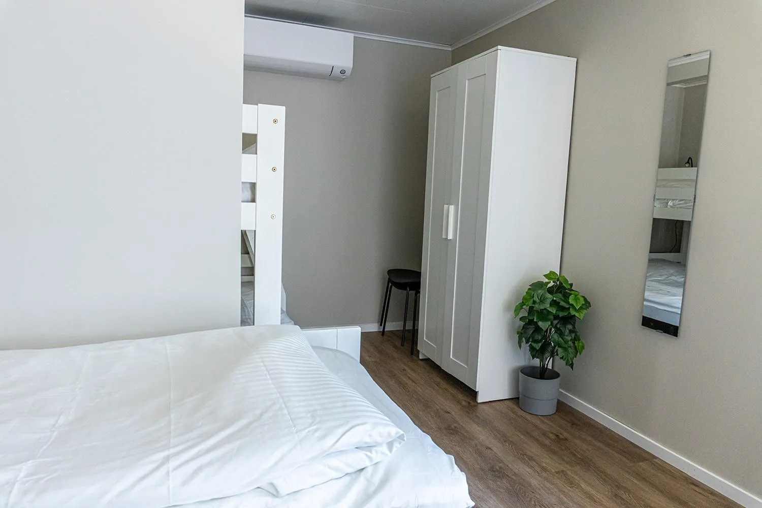 Photo of the whole room, Bed in Perchlodge