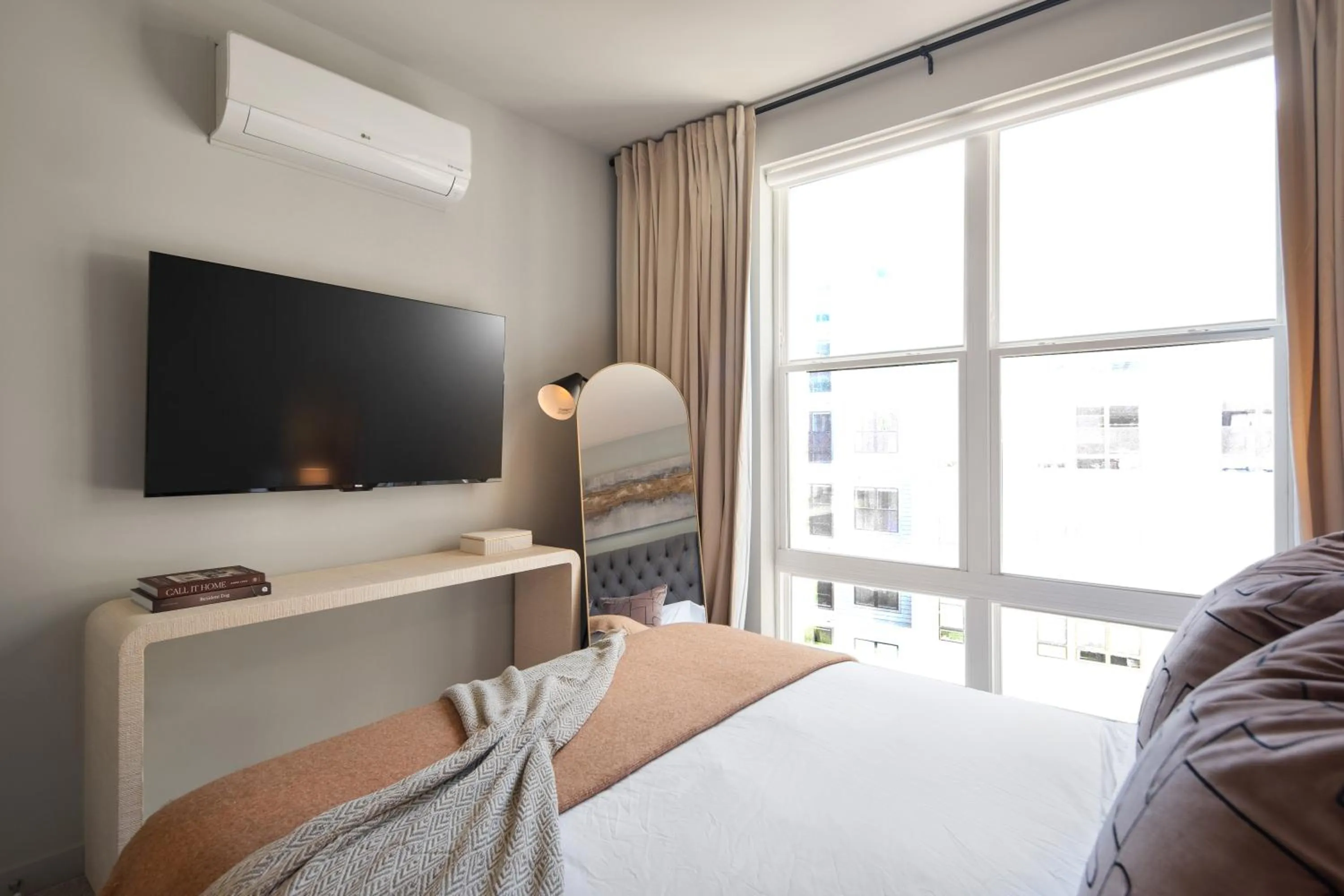 TV and multimedia, Bed in Luxury Apartments by Hyatus at The Asher