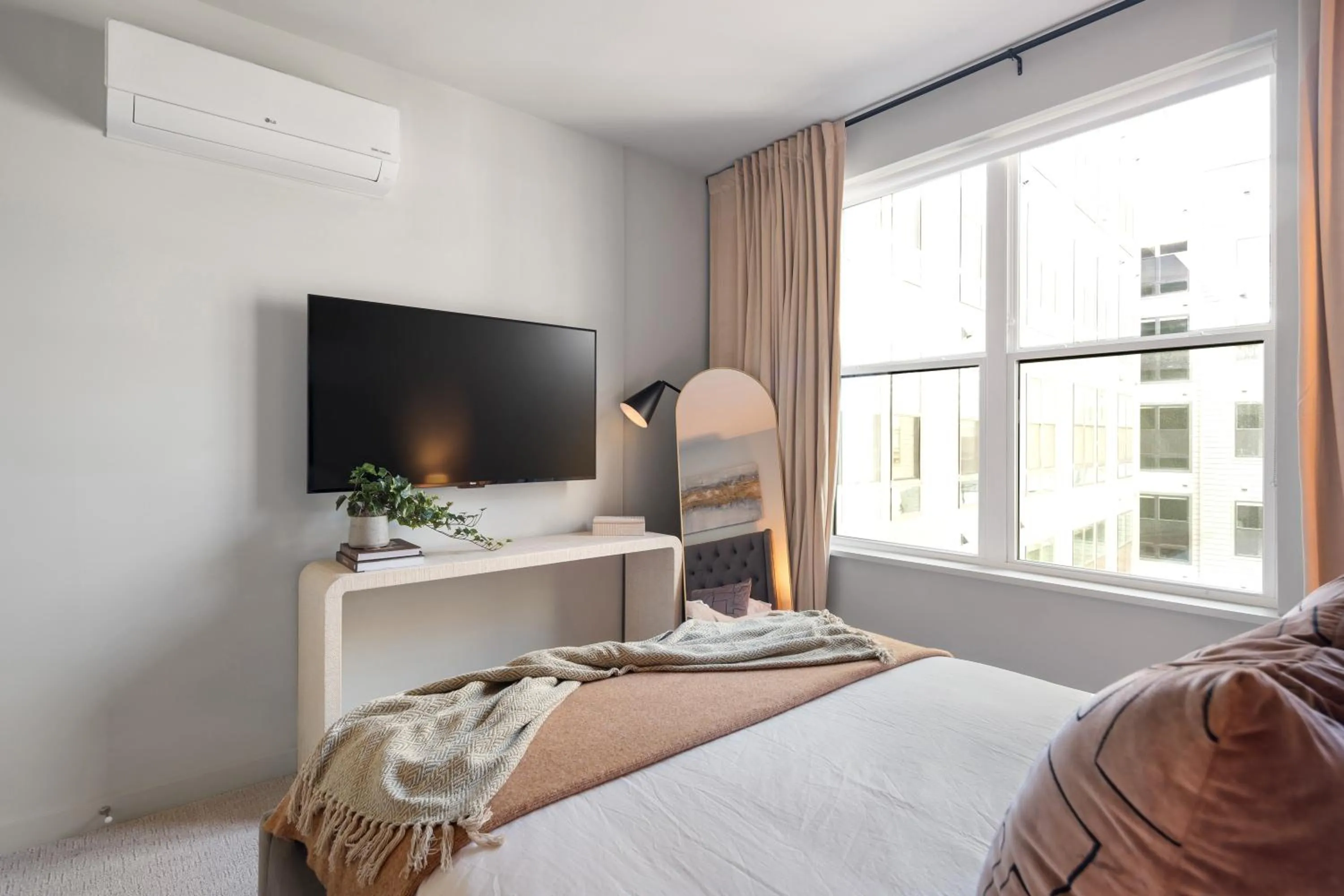 TV and multimedia, Bed in Luxury Apartments by Hyatus at The Asher