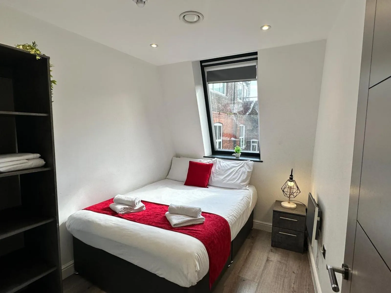 Bed in Dale Street Apartments Liverpool by Beehosting