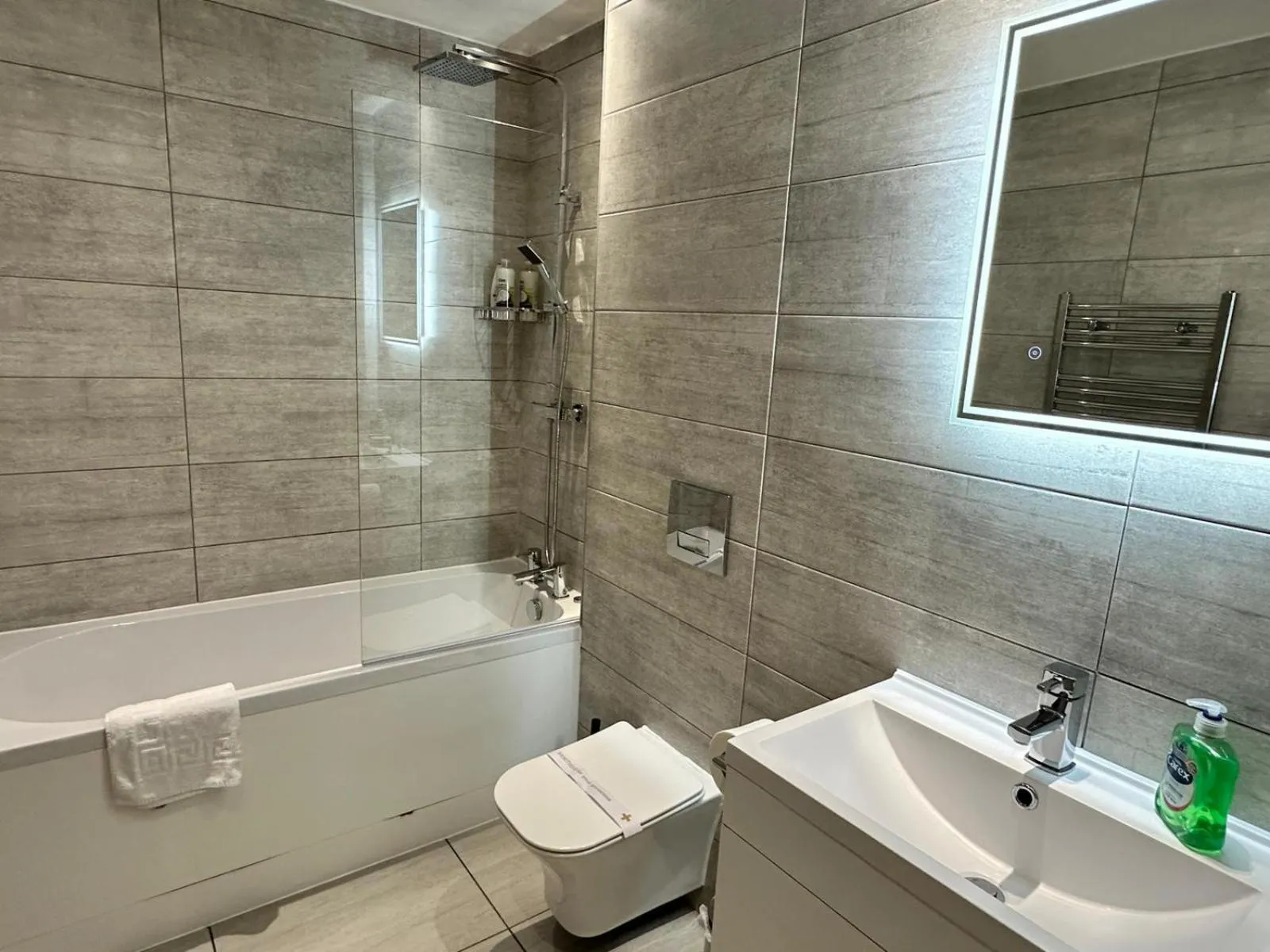 Shower in Dale Street Apartments Liverpool by Beehosting