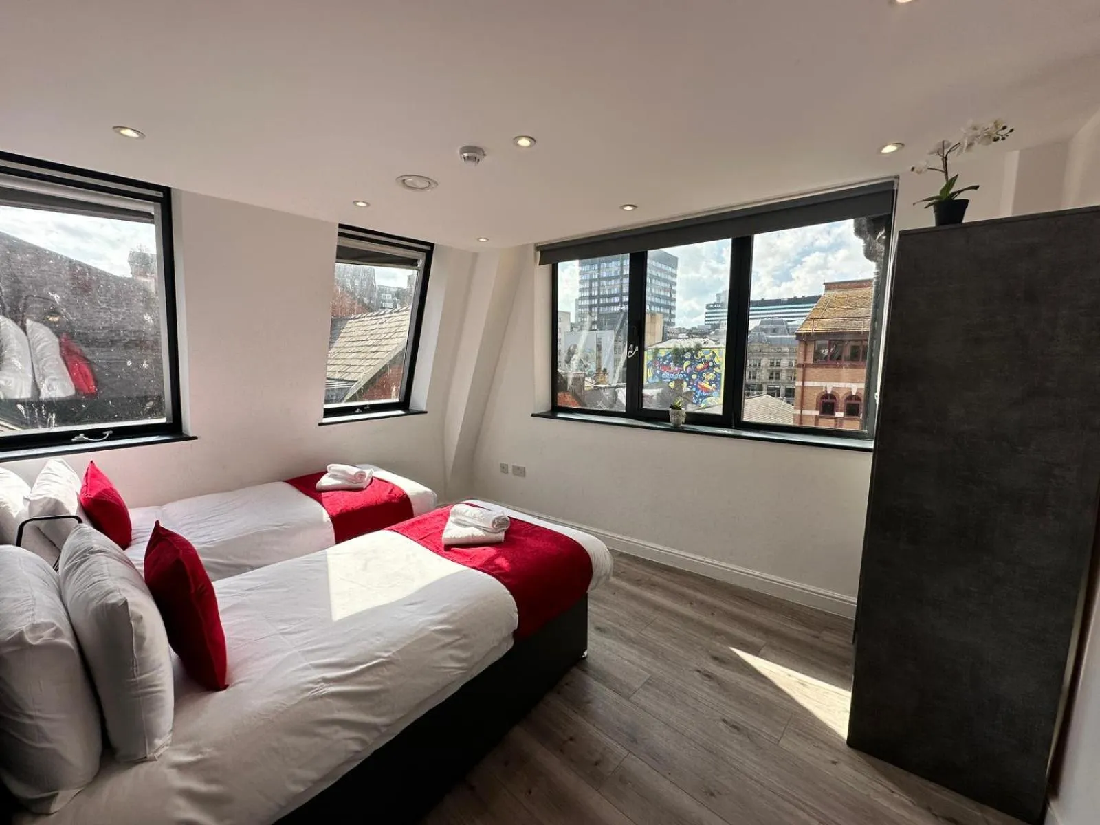 Bed in Dale Street Apartments Liverpool by Beehosting