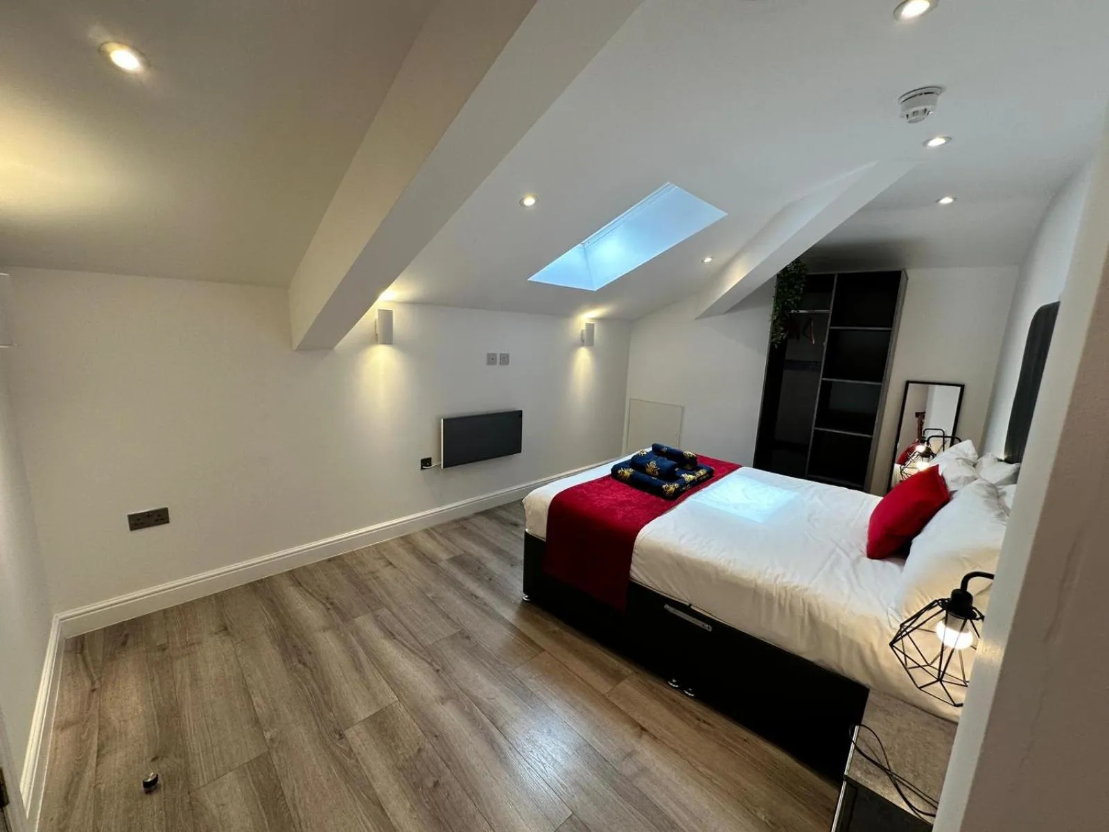 Bed in Dale Street Apartments Liverpool by Beehosting