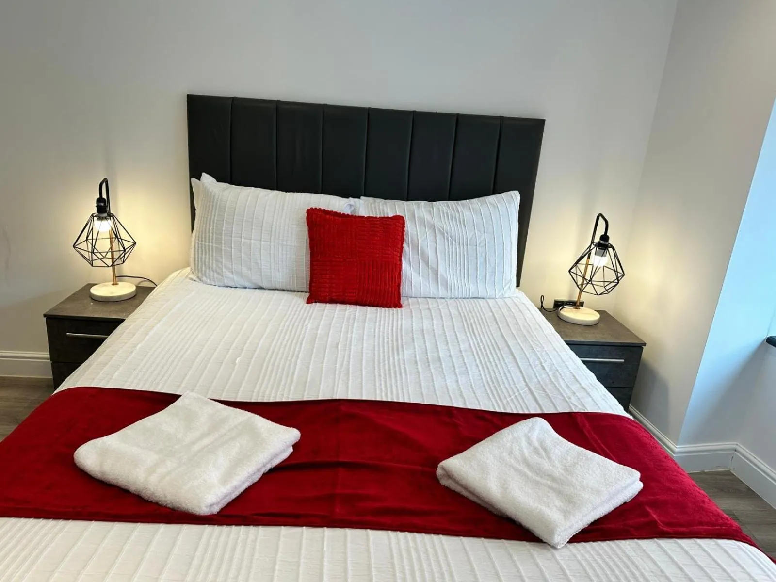 Bed in Dale Street Apartments Liverpool by Beehosting