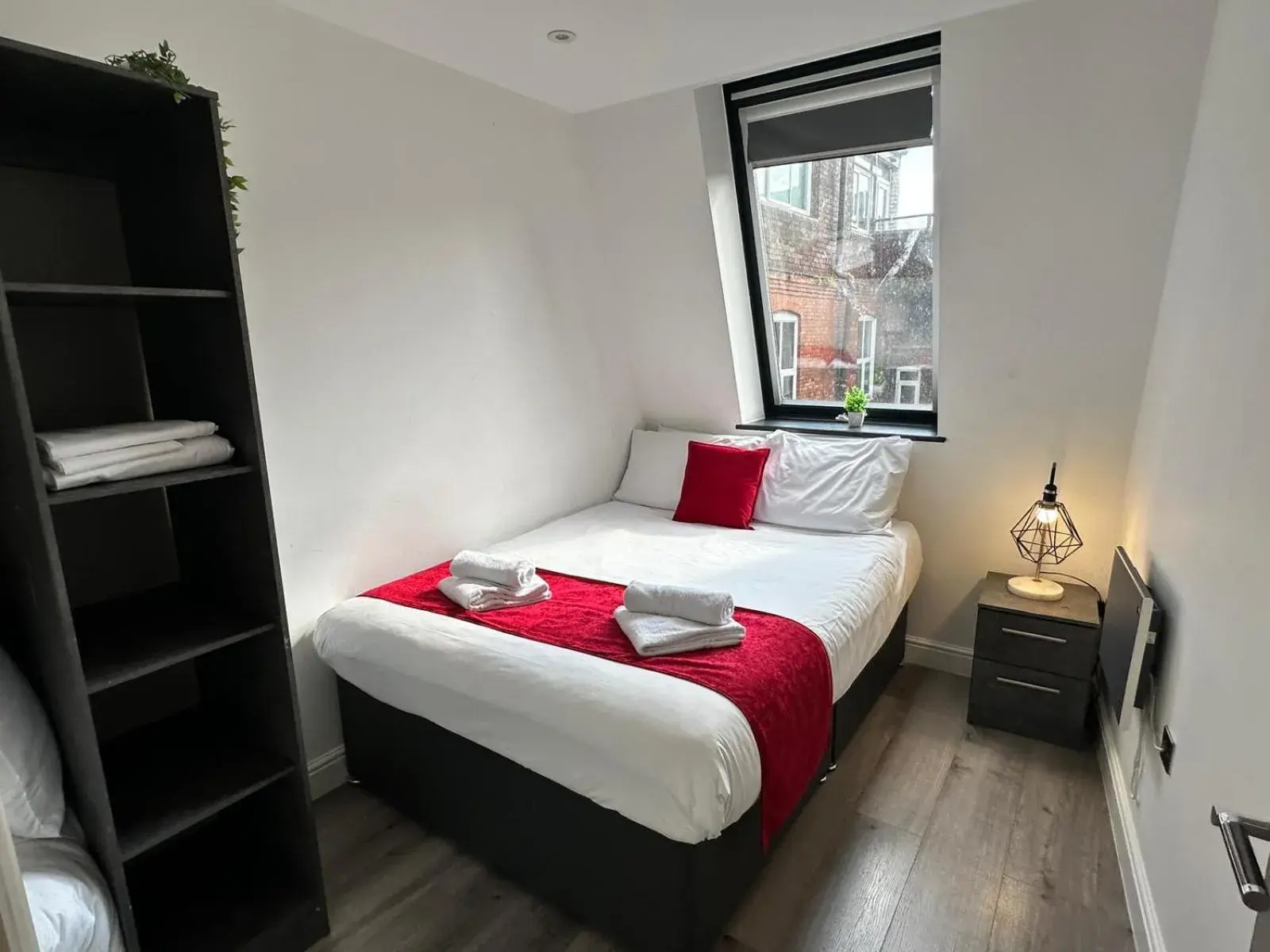 Two-Bedroom Apartment in Dale Street Apartments Liverpool by Beehosting Two-Bedroom Apartment in Dale Street Apartments Liverpool by Beehosting