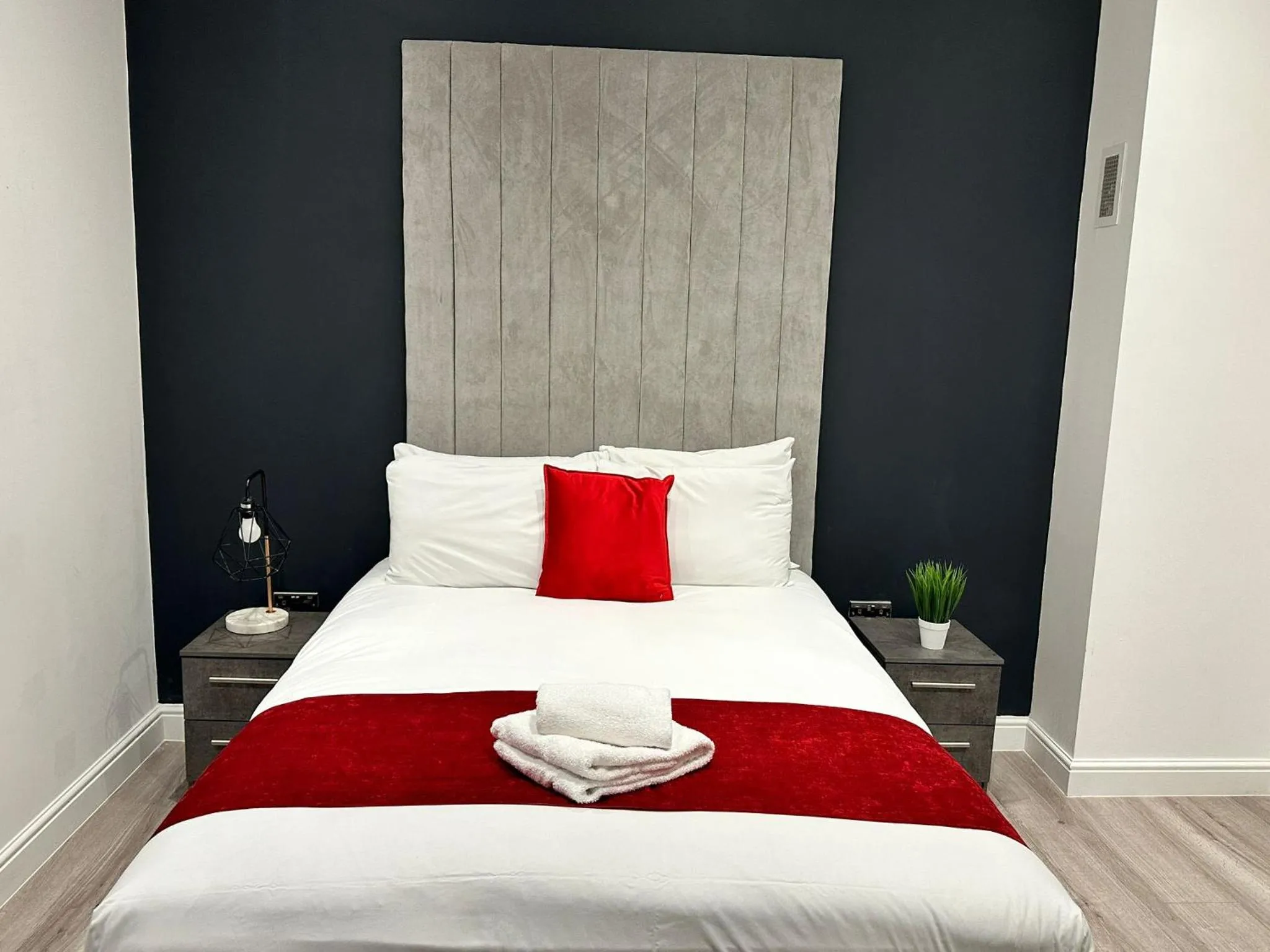 Bed in Dale Street Apartments Liverpool by Beehosting