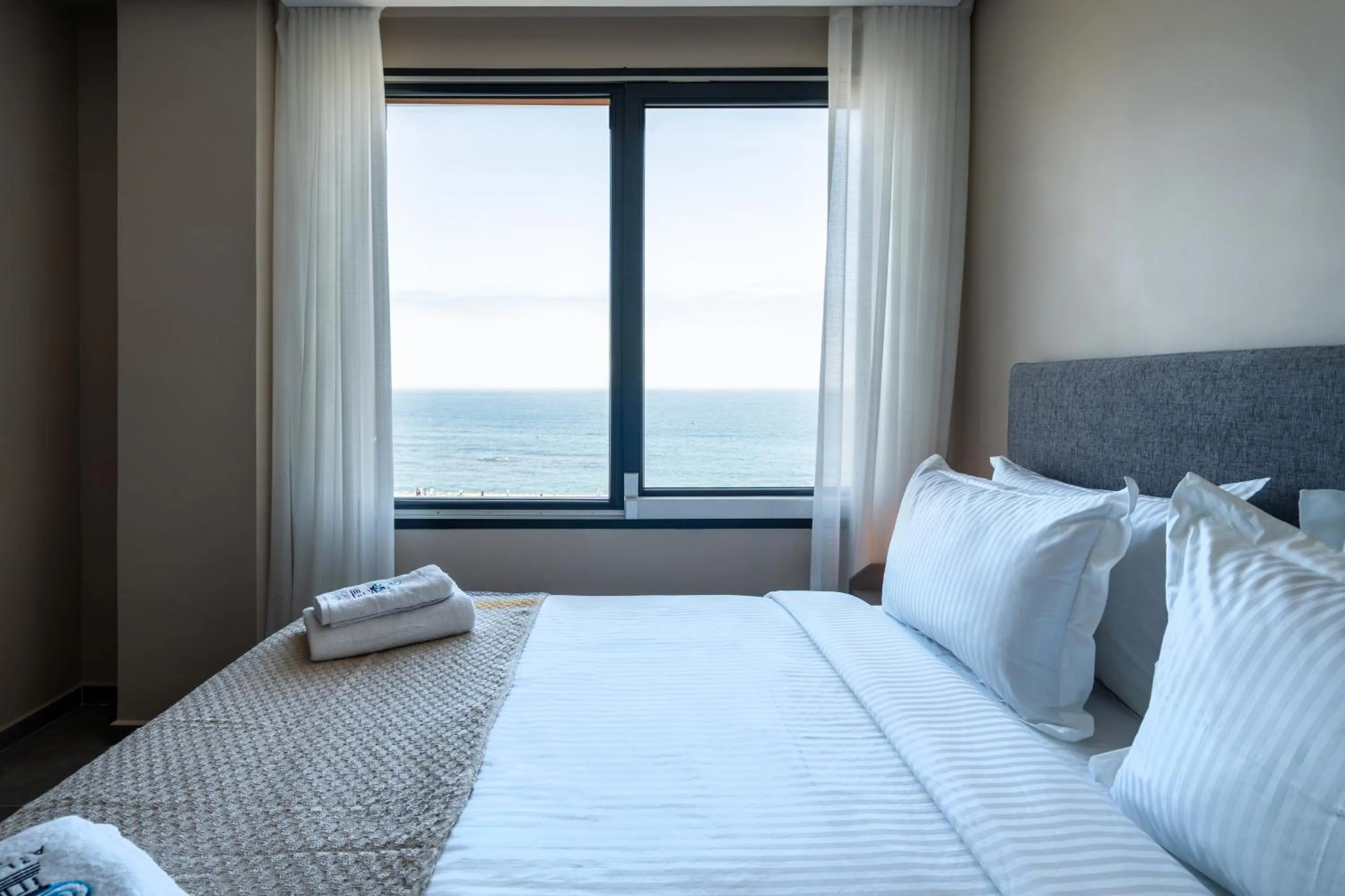 Bed in Atlantic View Appart'Hotel