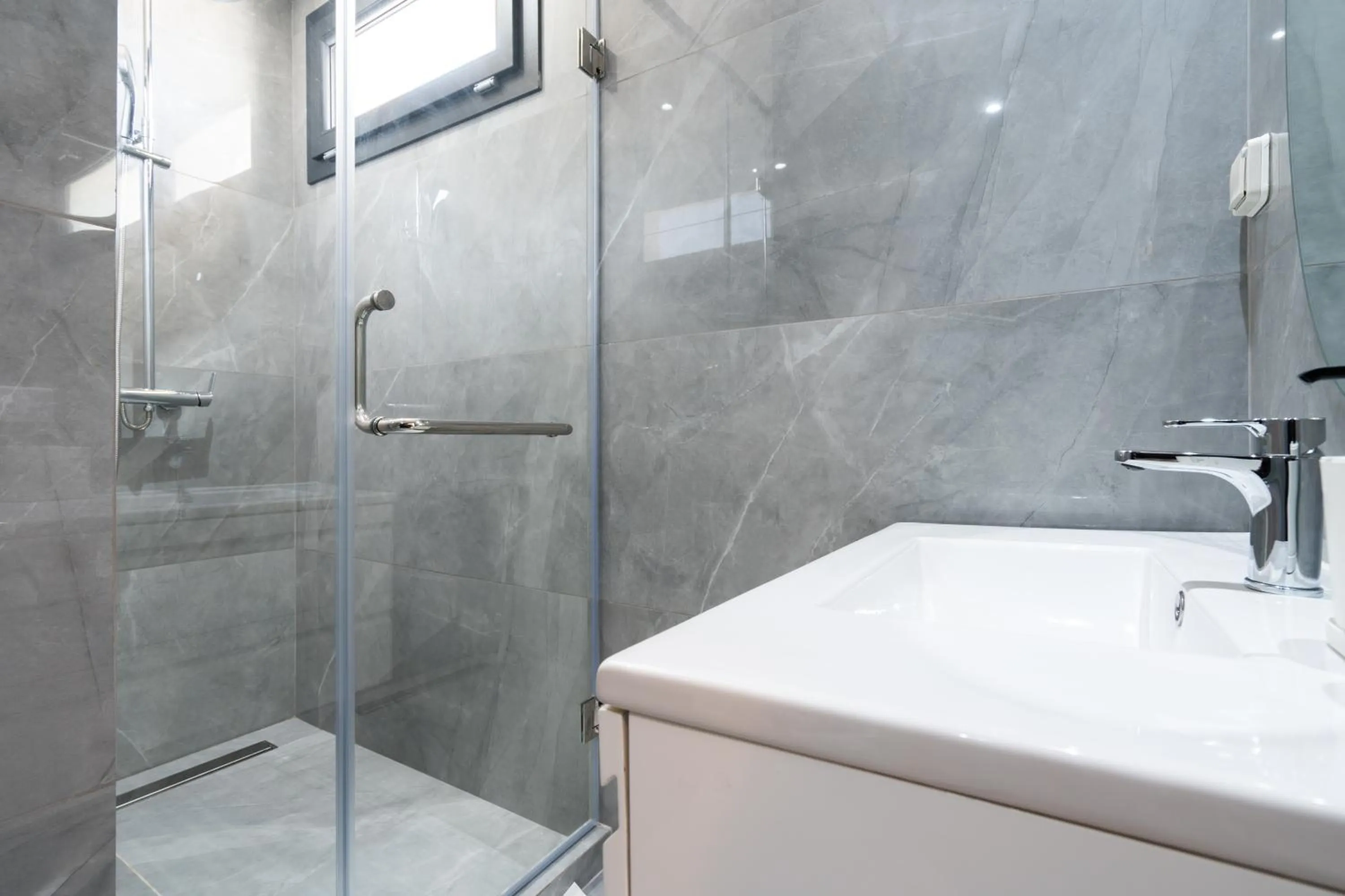 Shower in Atlantic View Appart'Hotel