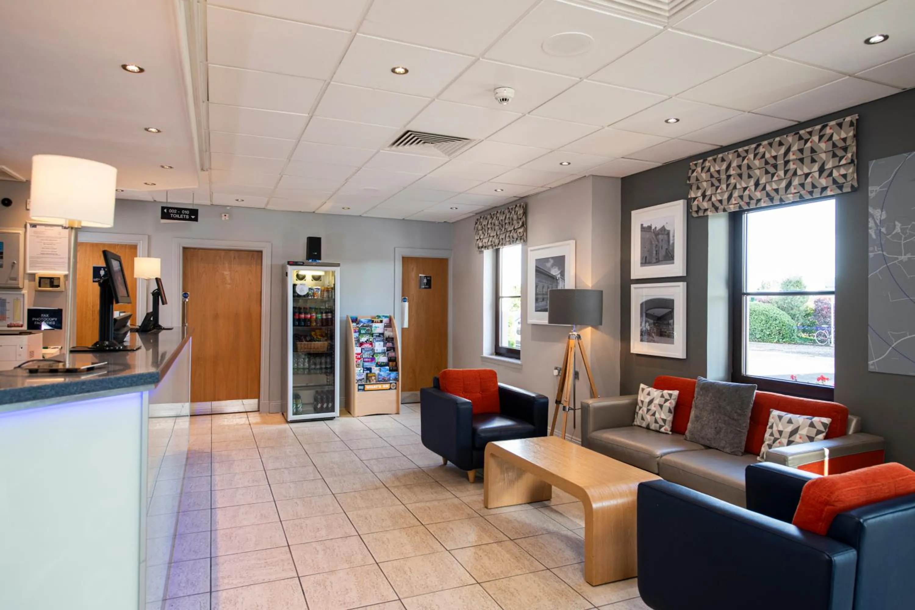 Lobby or reception in Holiday Inn Express Perth by IHG