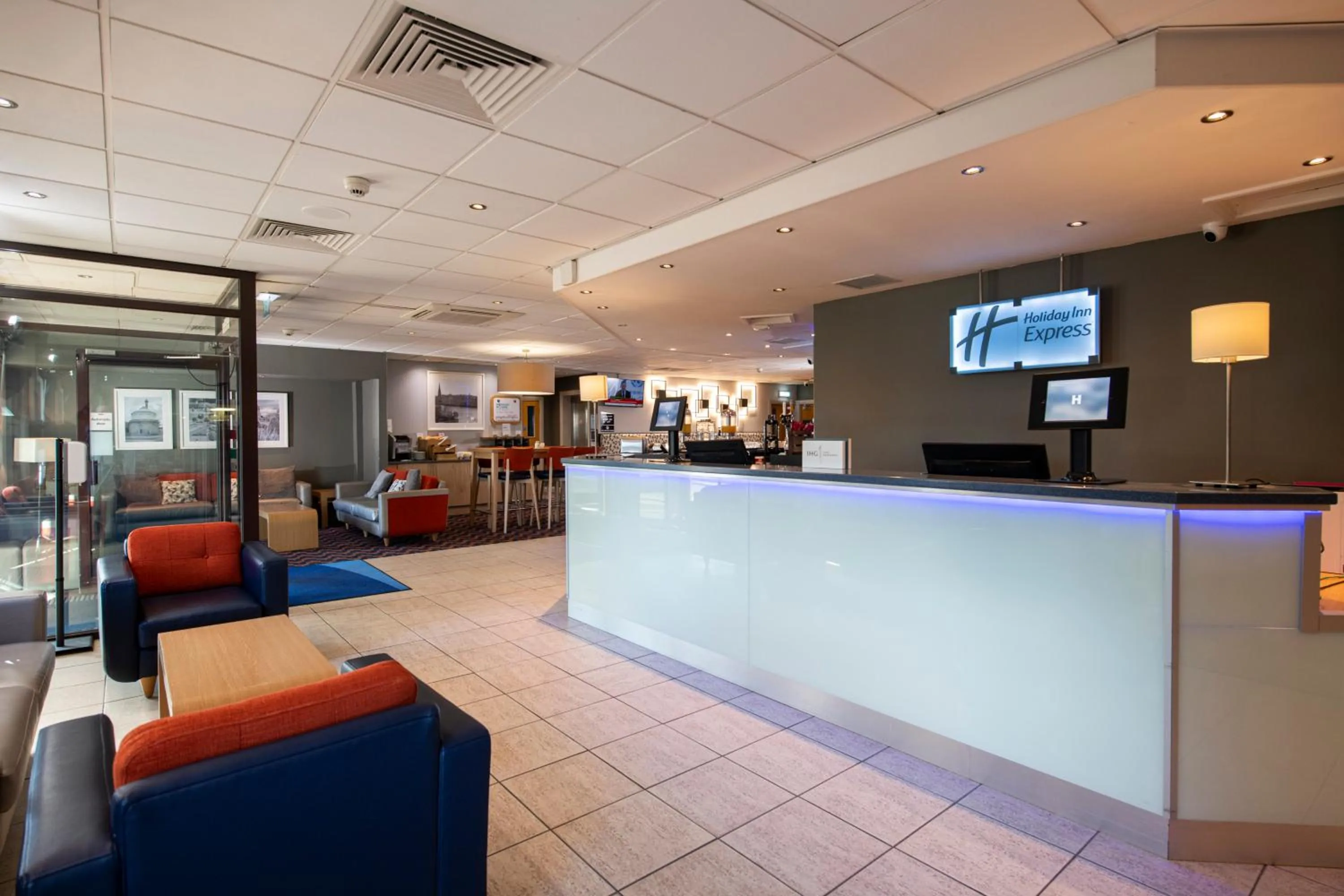 Lobby or reception in Holiday Inn Express Perth by IHG