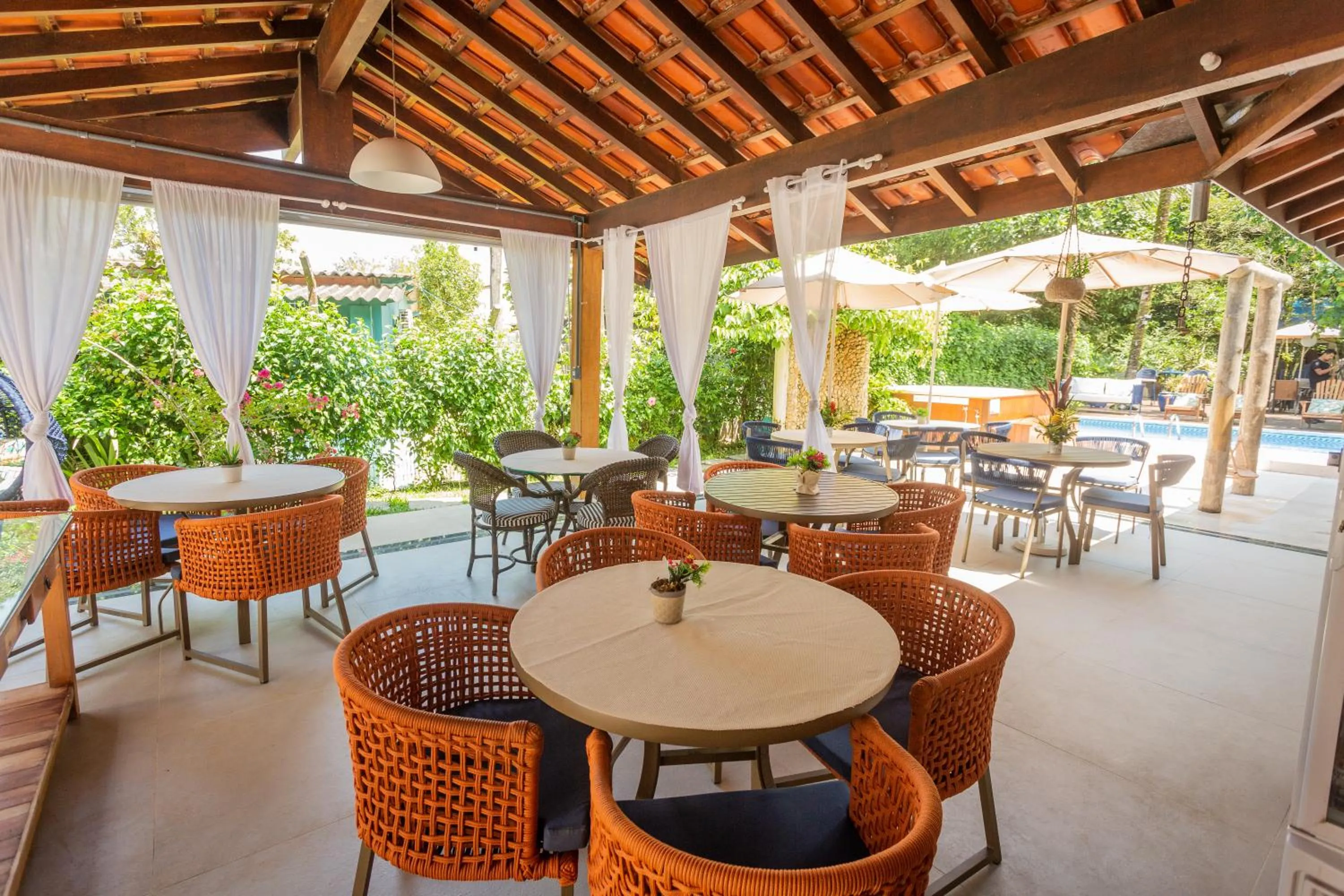 Restaurant/places to eat in Pousada Paraíso Almada