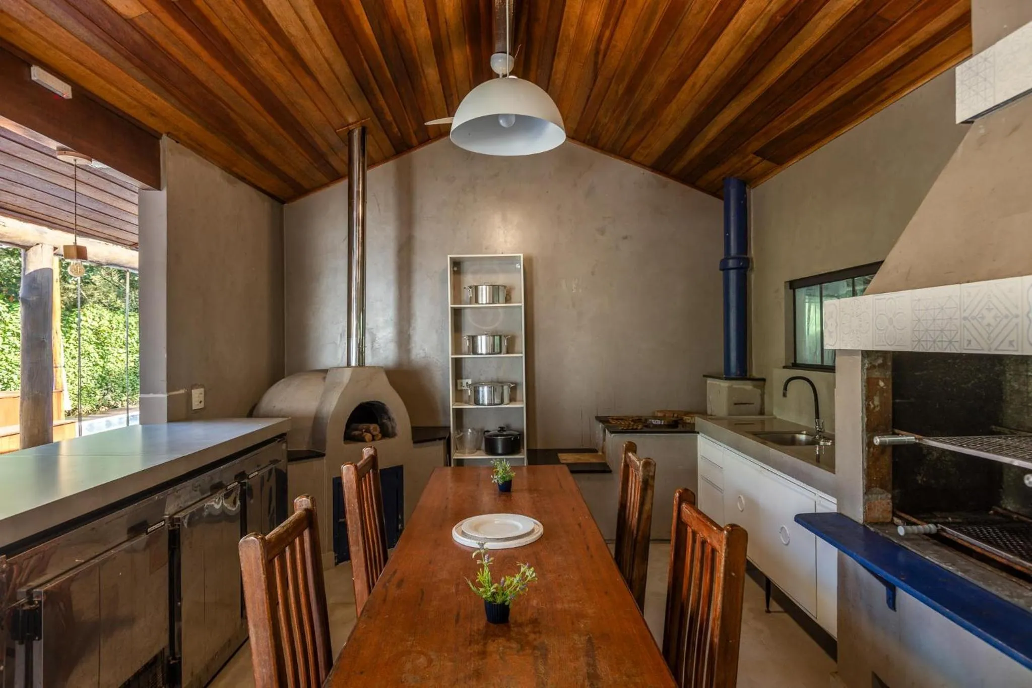 Communal kitchen in Pousada Paraíso Almada
