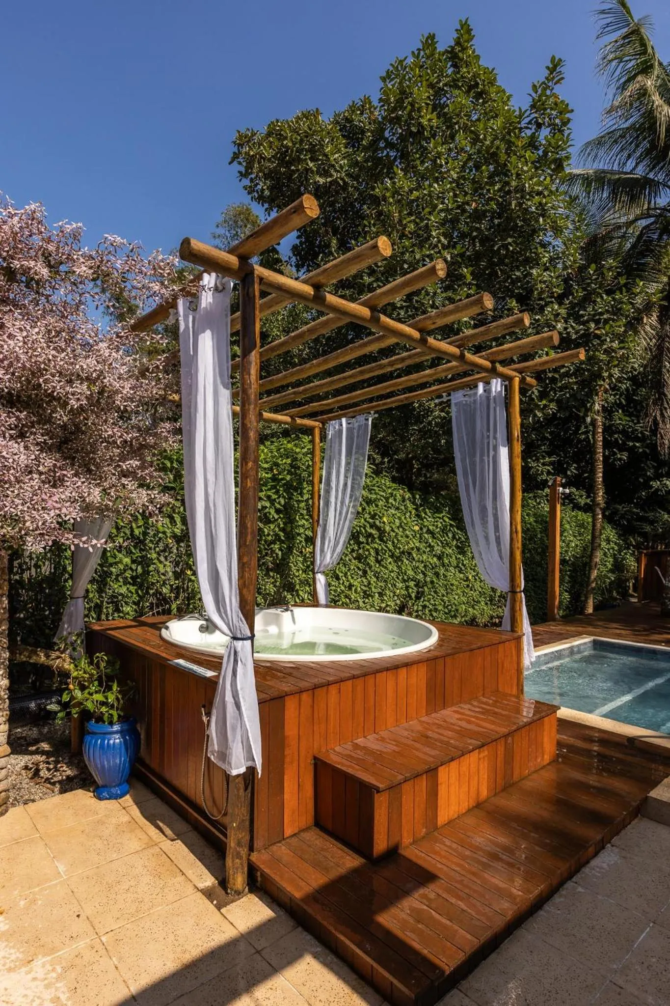 Hot Tub in Pousada Paraíso Almada