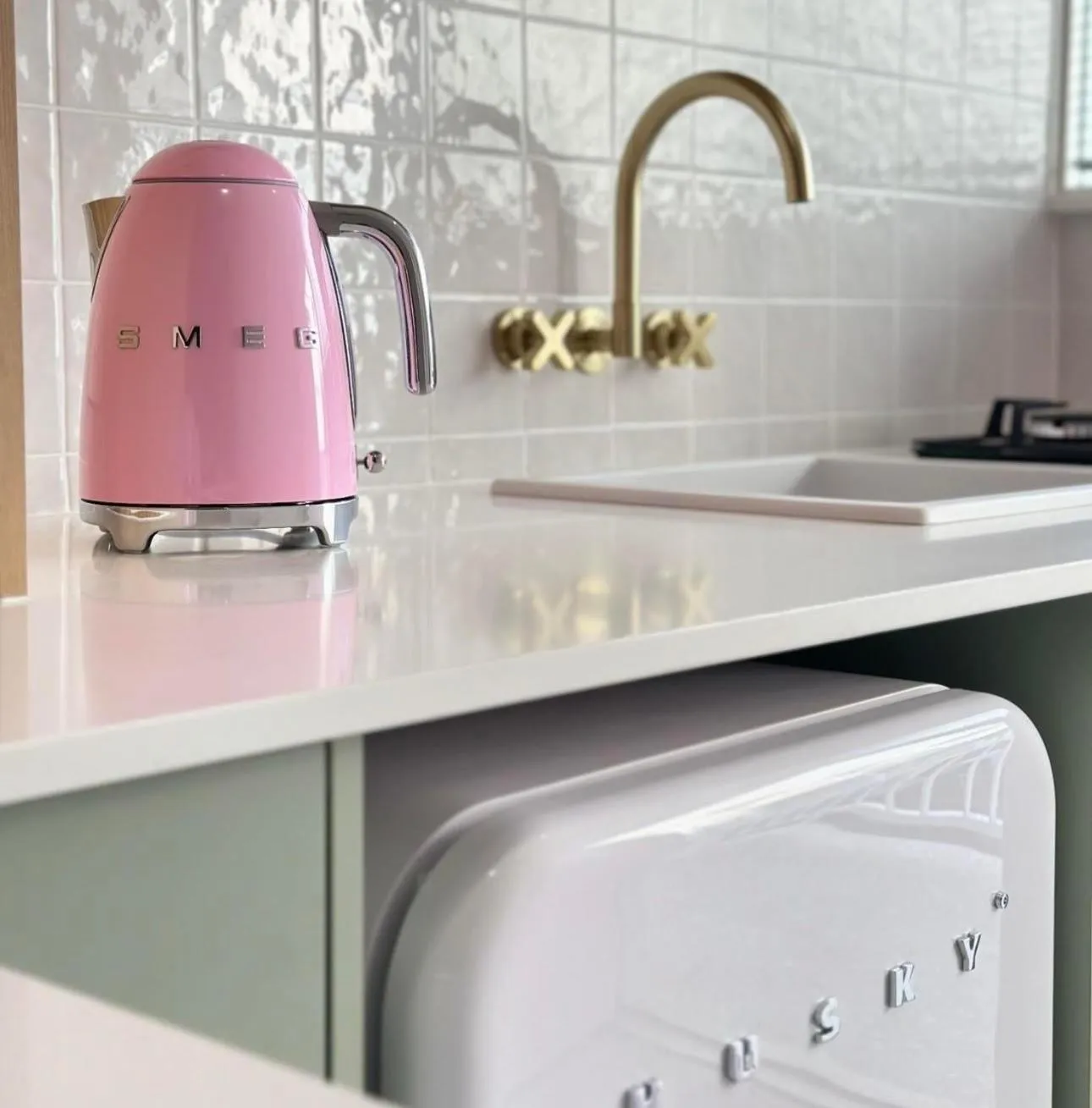 Kitchen or kitchenette in Surfside 22