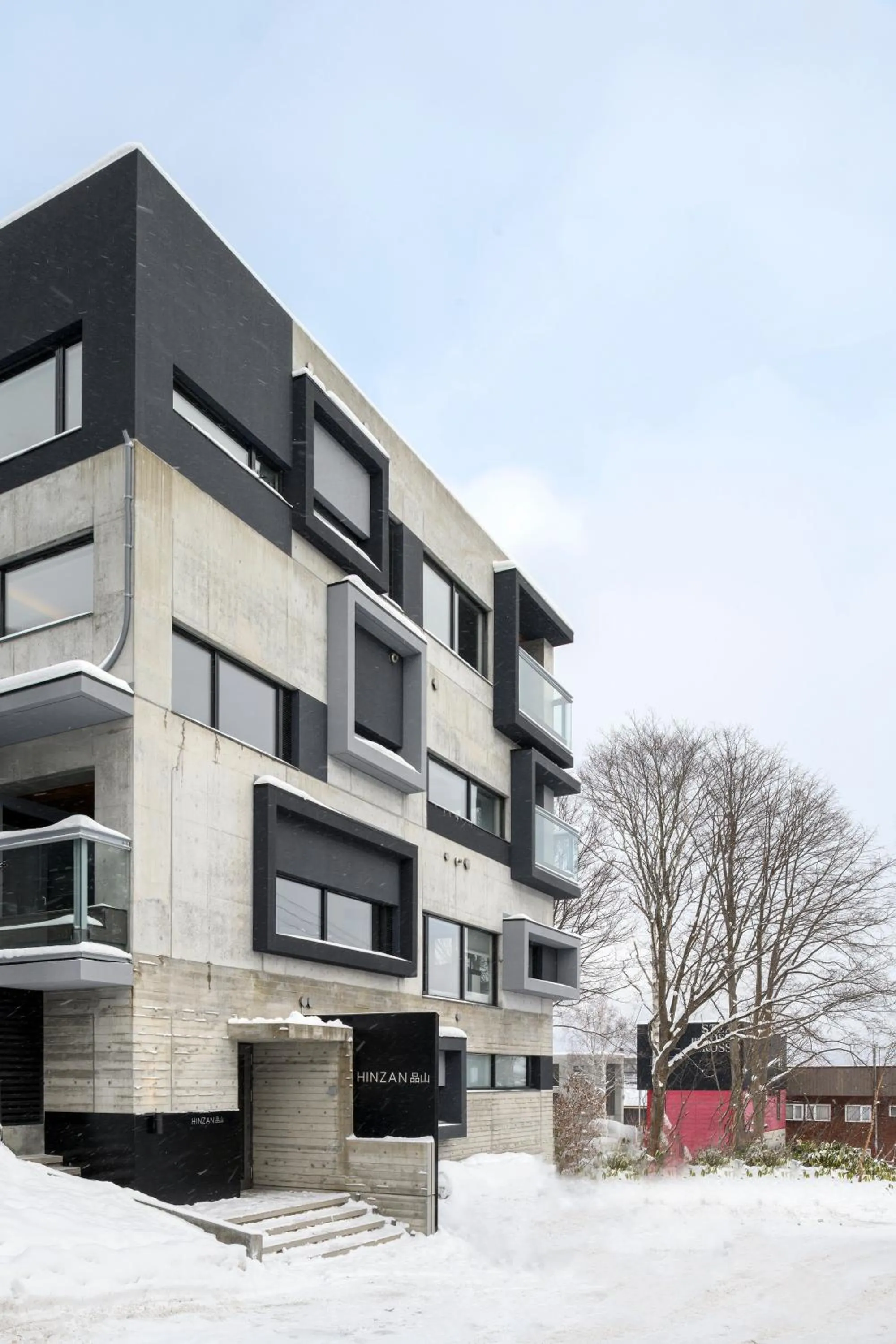 Property building in Hinzan