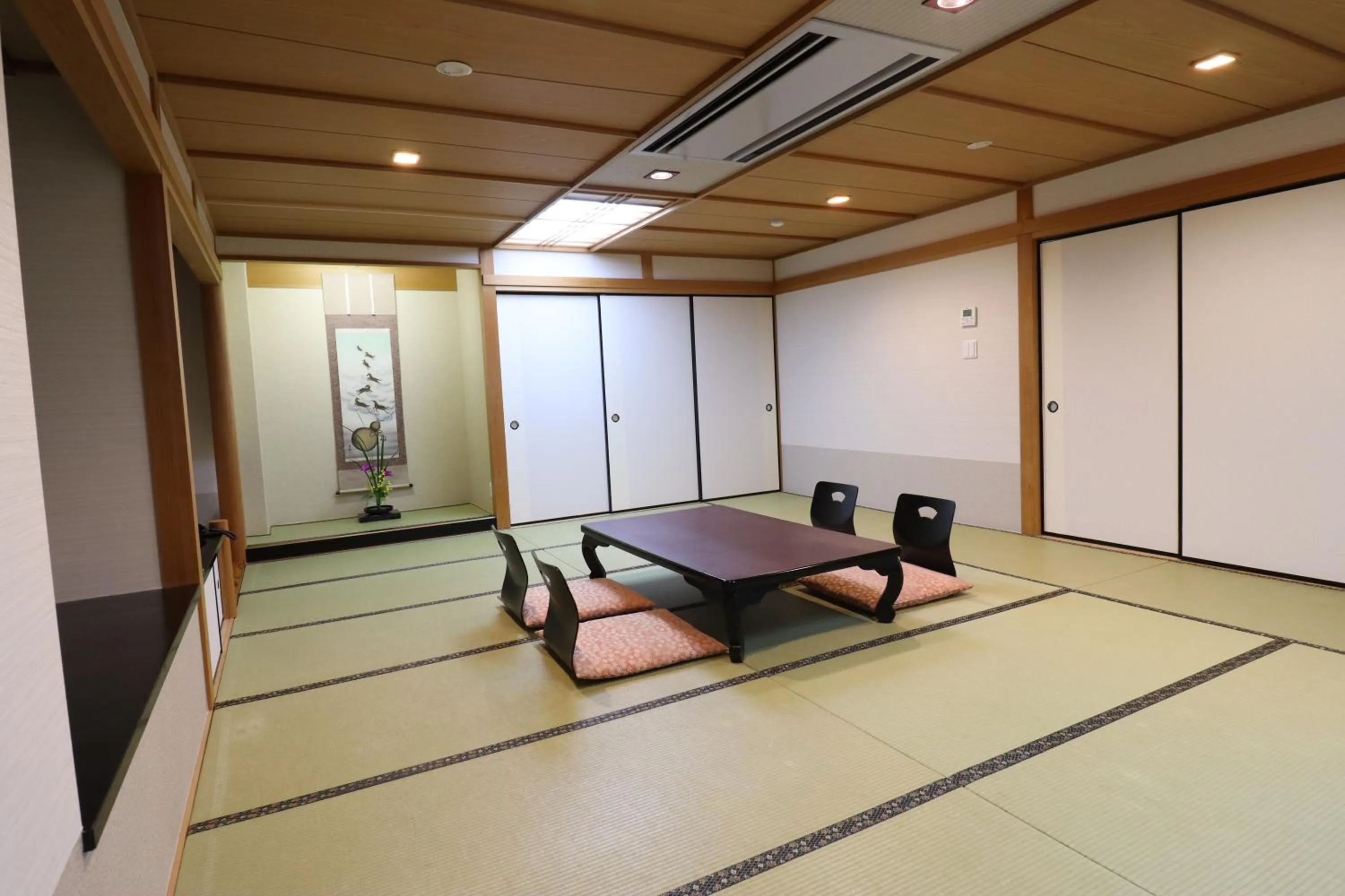 Photo of the whole room in Ryokan Miyoshi