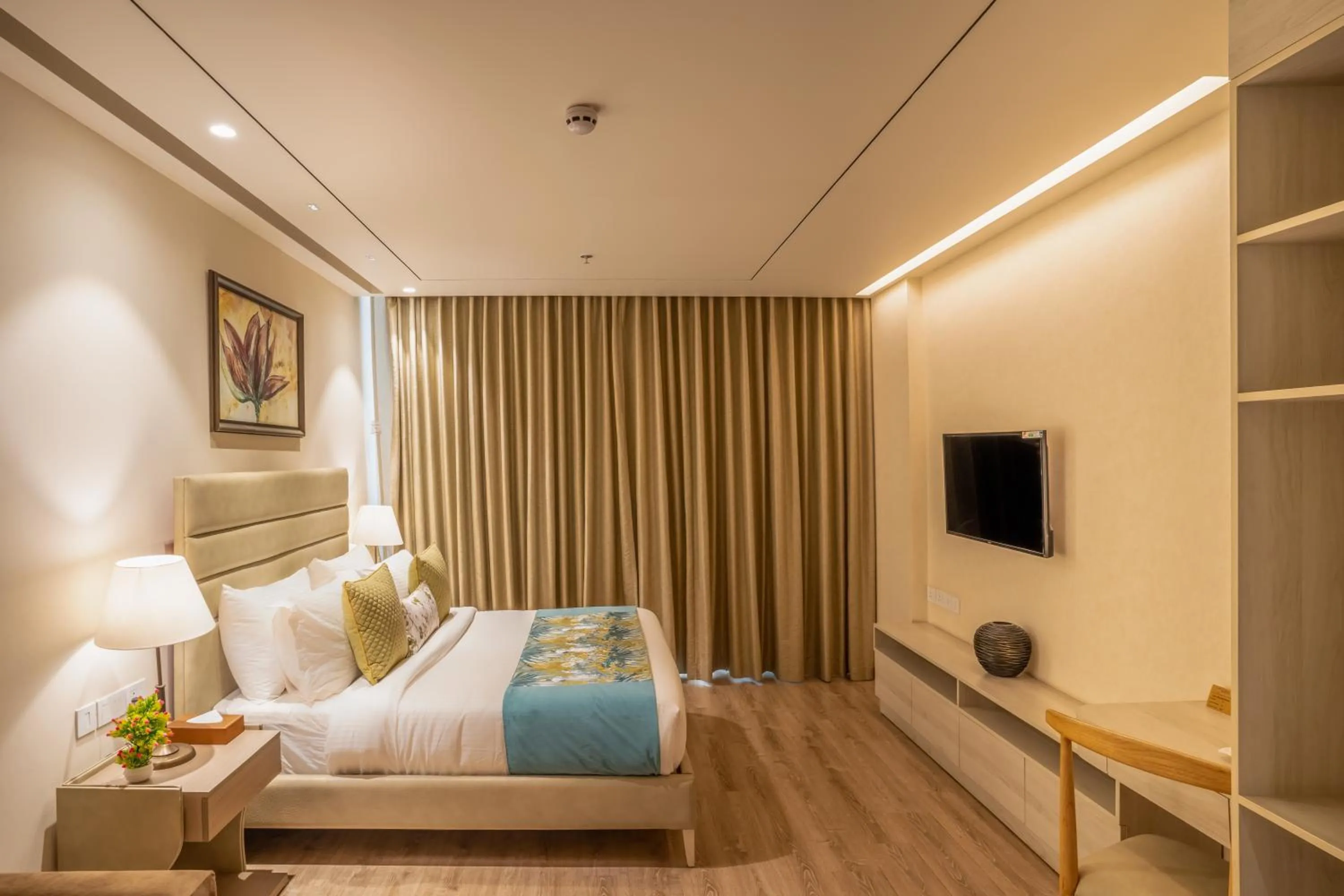 Communal lounge/ TV room, Bed in jüSTa Residences - AIPL Joy Street, Gurgaon