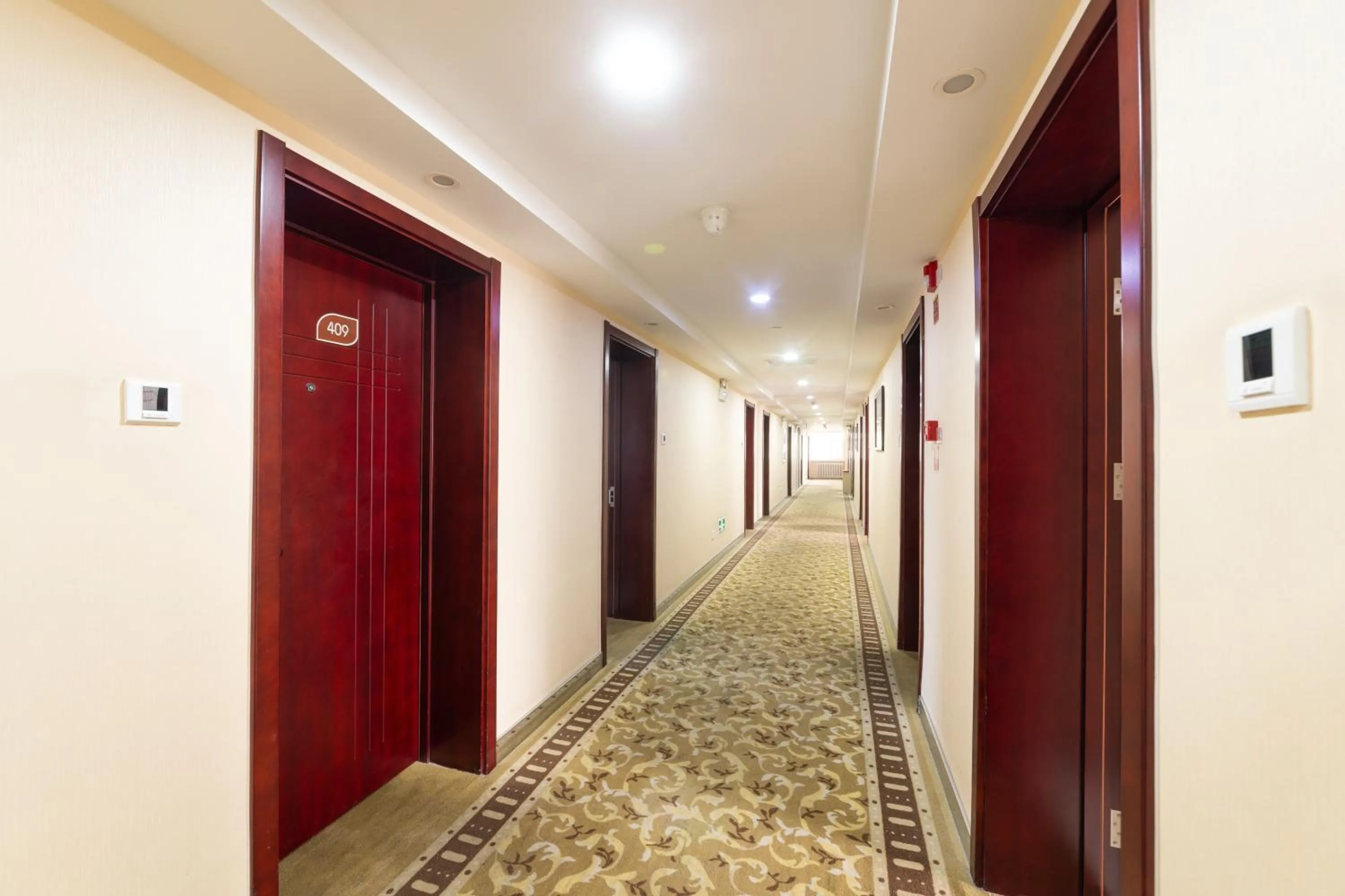 Property building in Golden Inns Chain Hotel Beijing JianGuomen 金泰之家北京站店