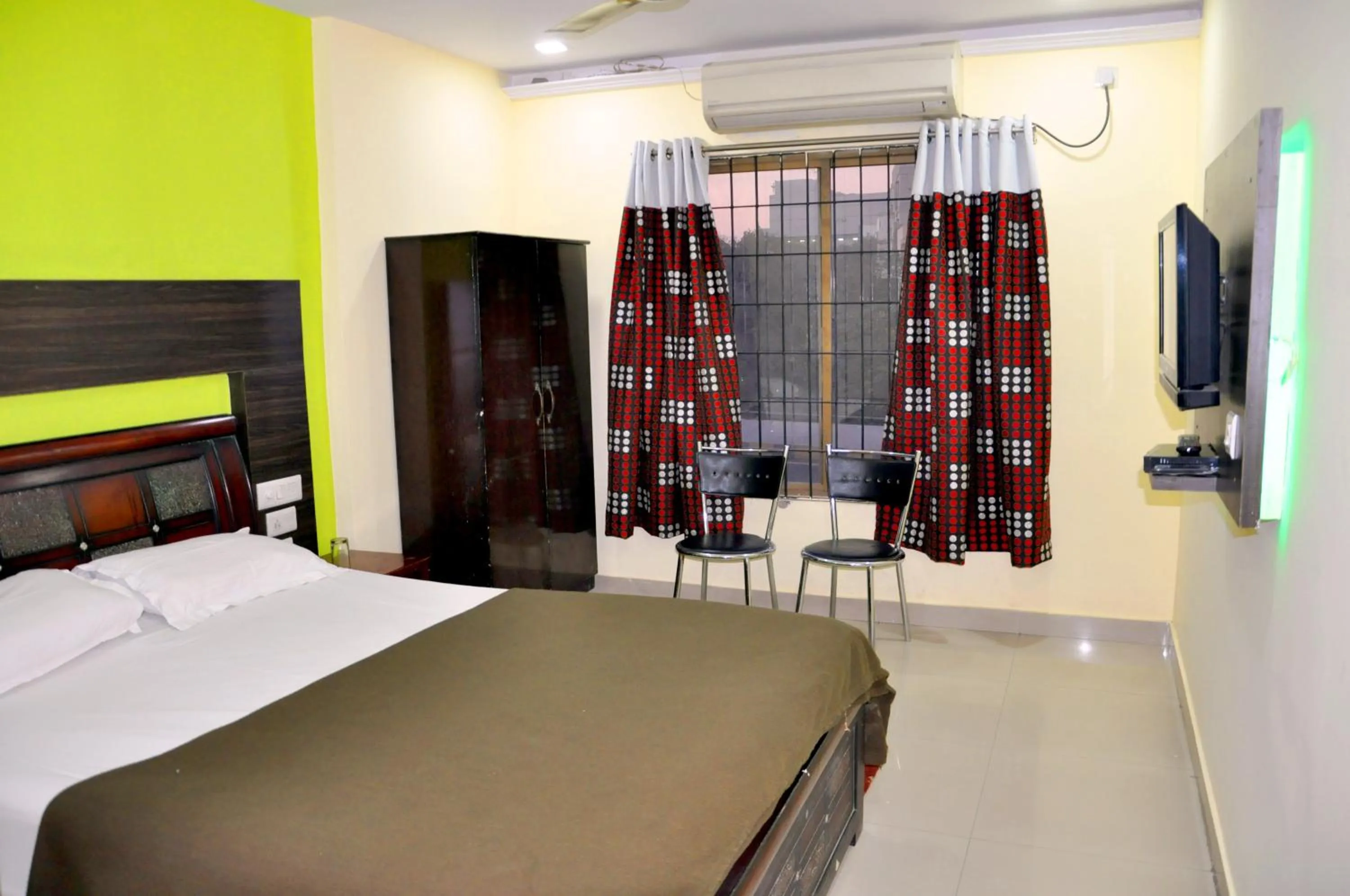 Bed in hotel in nova