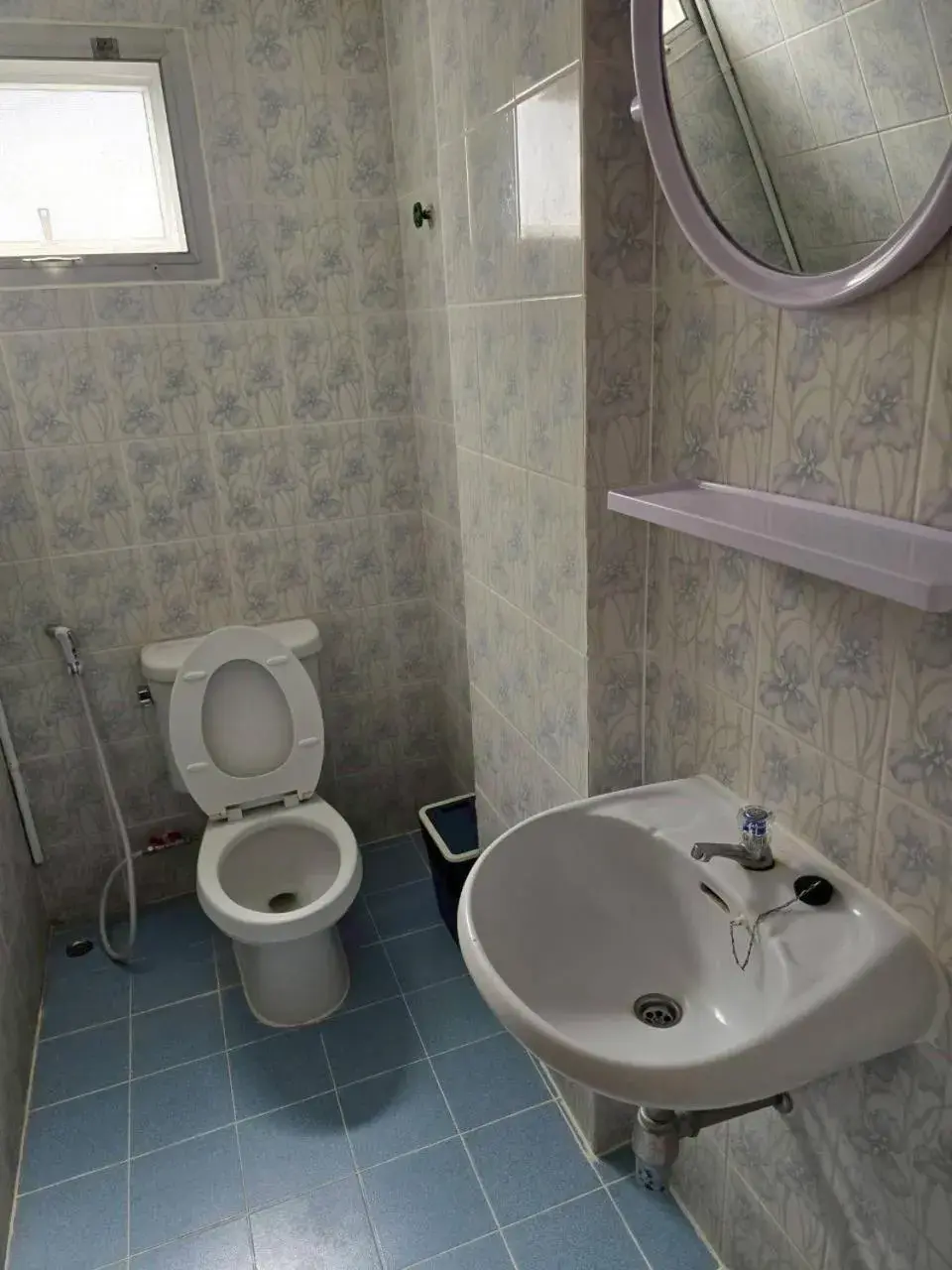 Basic Triple Room in Bella Bella Riverview Basic Triple Room in Bella Bella Riverview