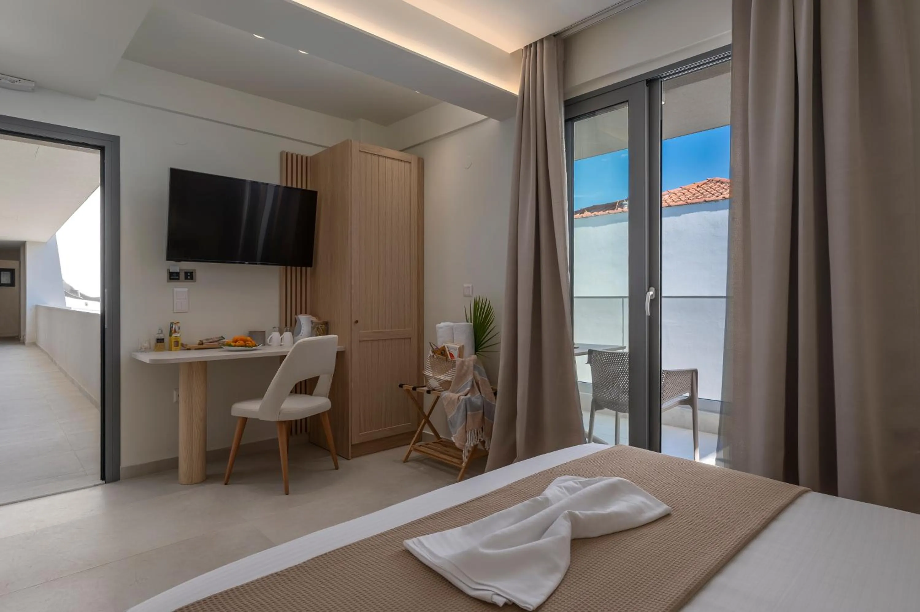 Bedroom, Bed in Sandy Seaside Suites