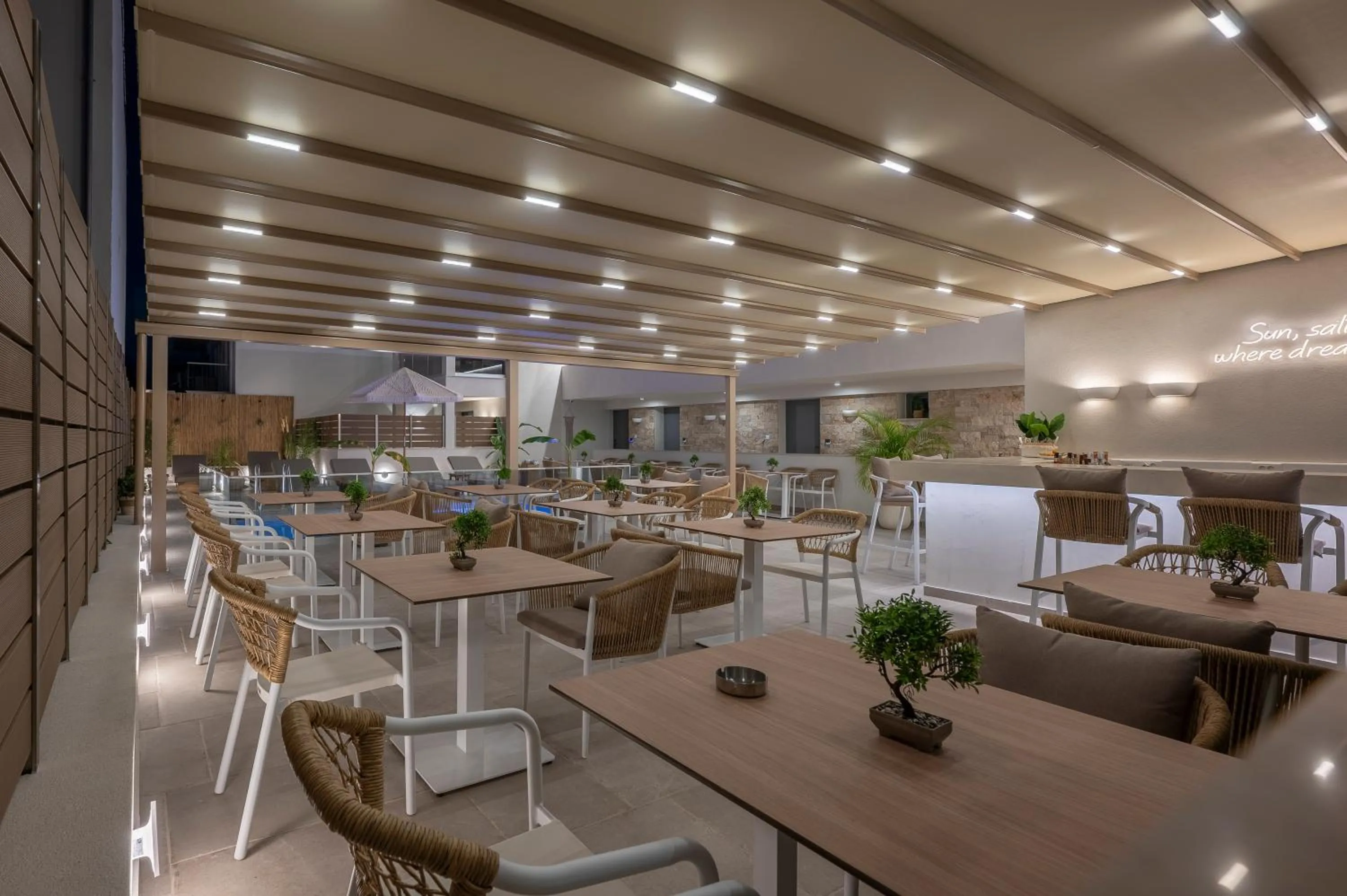 Restaurant/places to eat in Sandy Seaside Suites