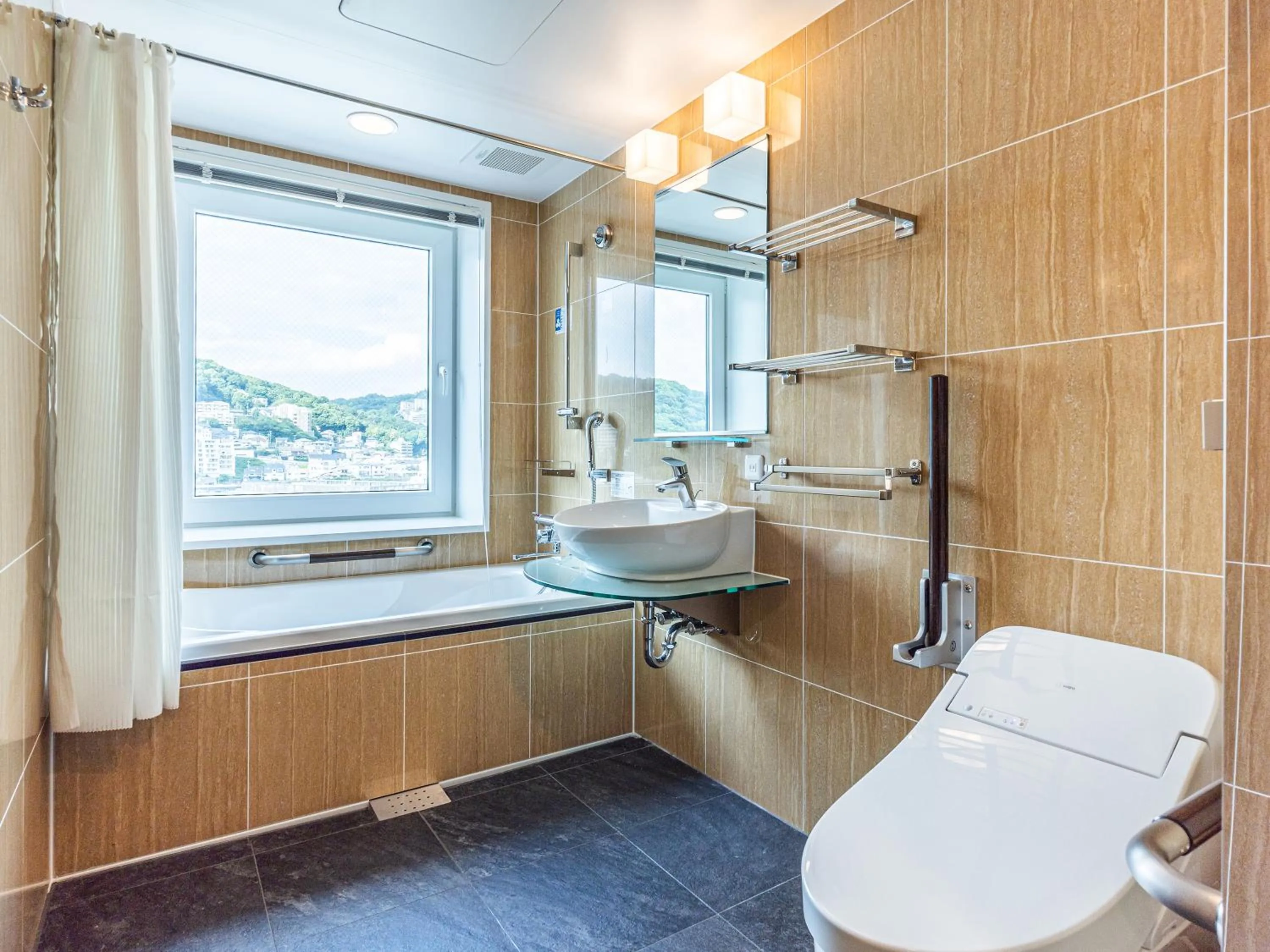 Bathroom in APA Hotel Hiroshima Ekimae Shinkansenguchi