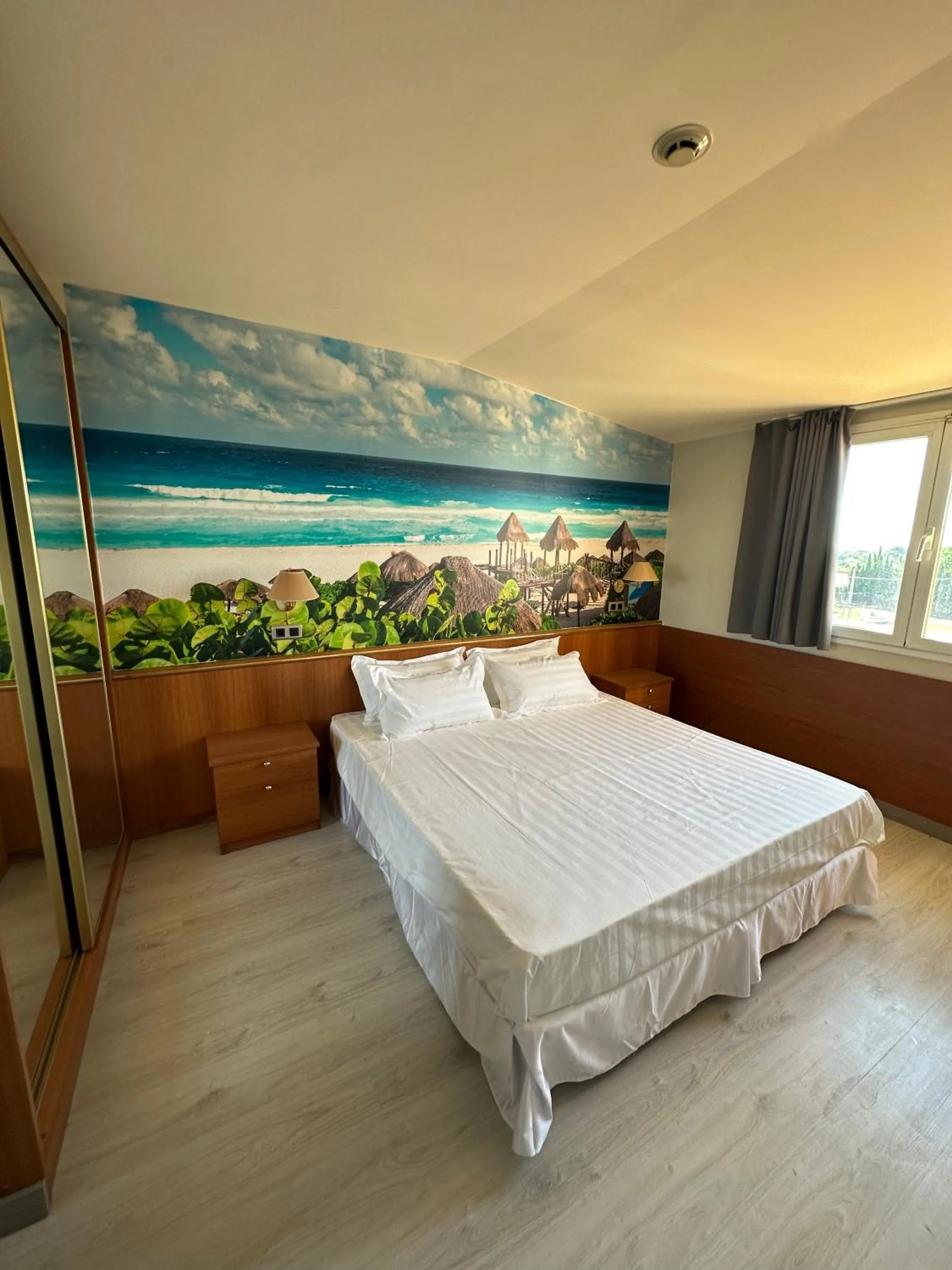 Photo of the whole room, Bed in Cambrils Paradise