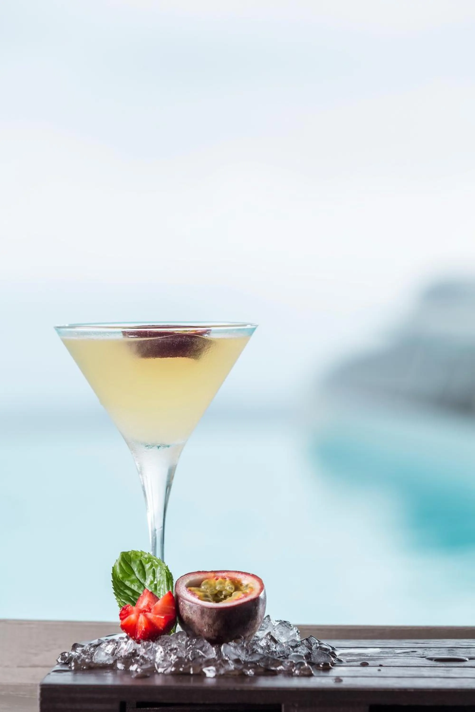 Lounge or bar in Katikies Chromata Santorini - The Leading Hotels of the World