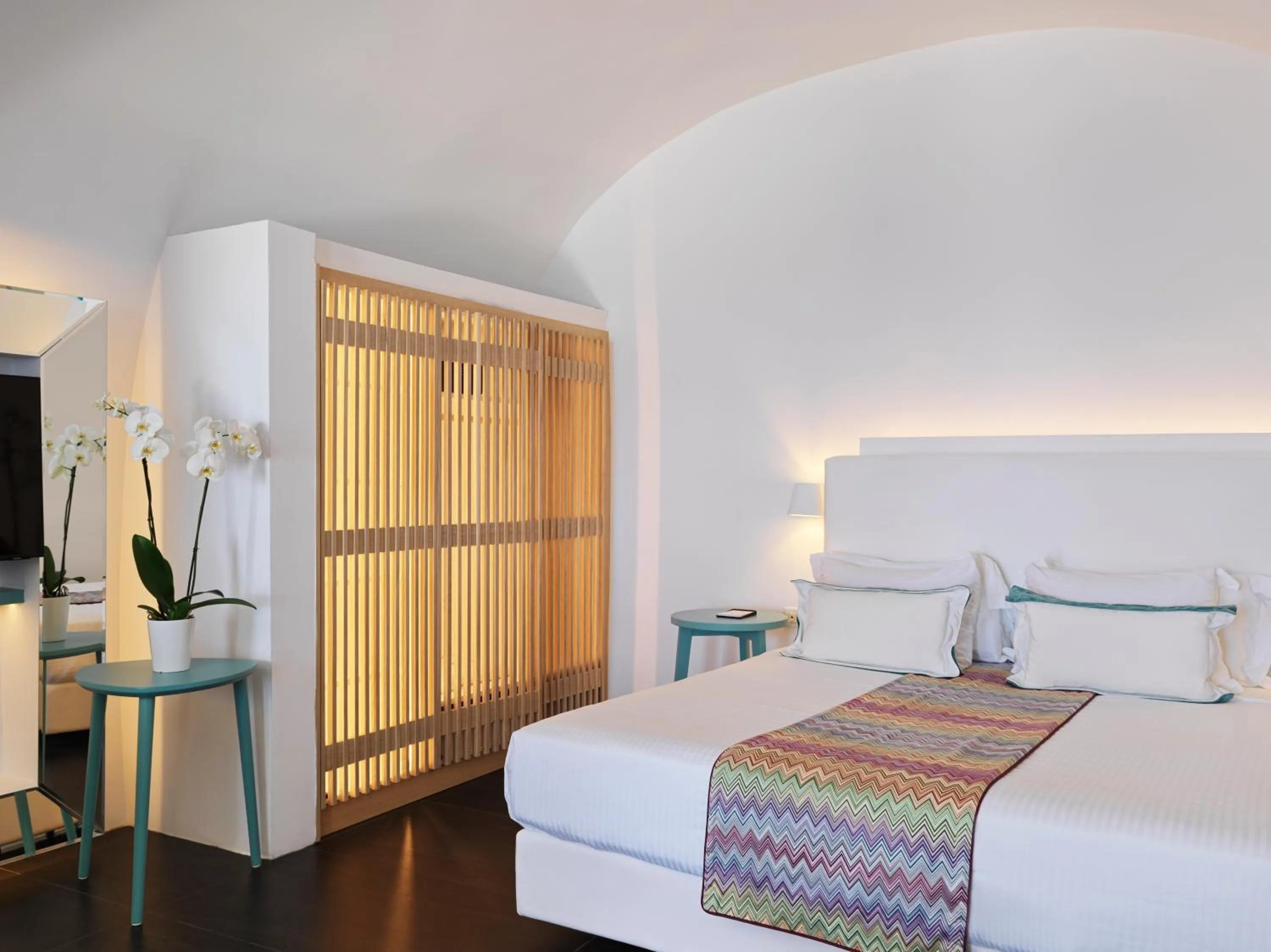 Bed in Katikies Chromata Santorini - The Leading Hotels of the World