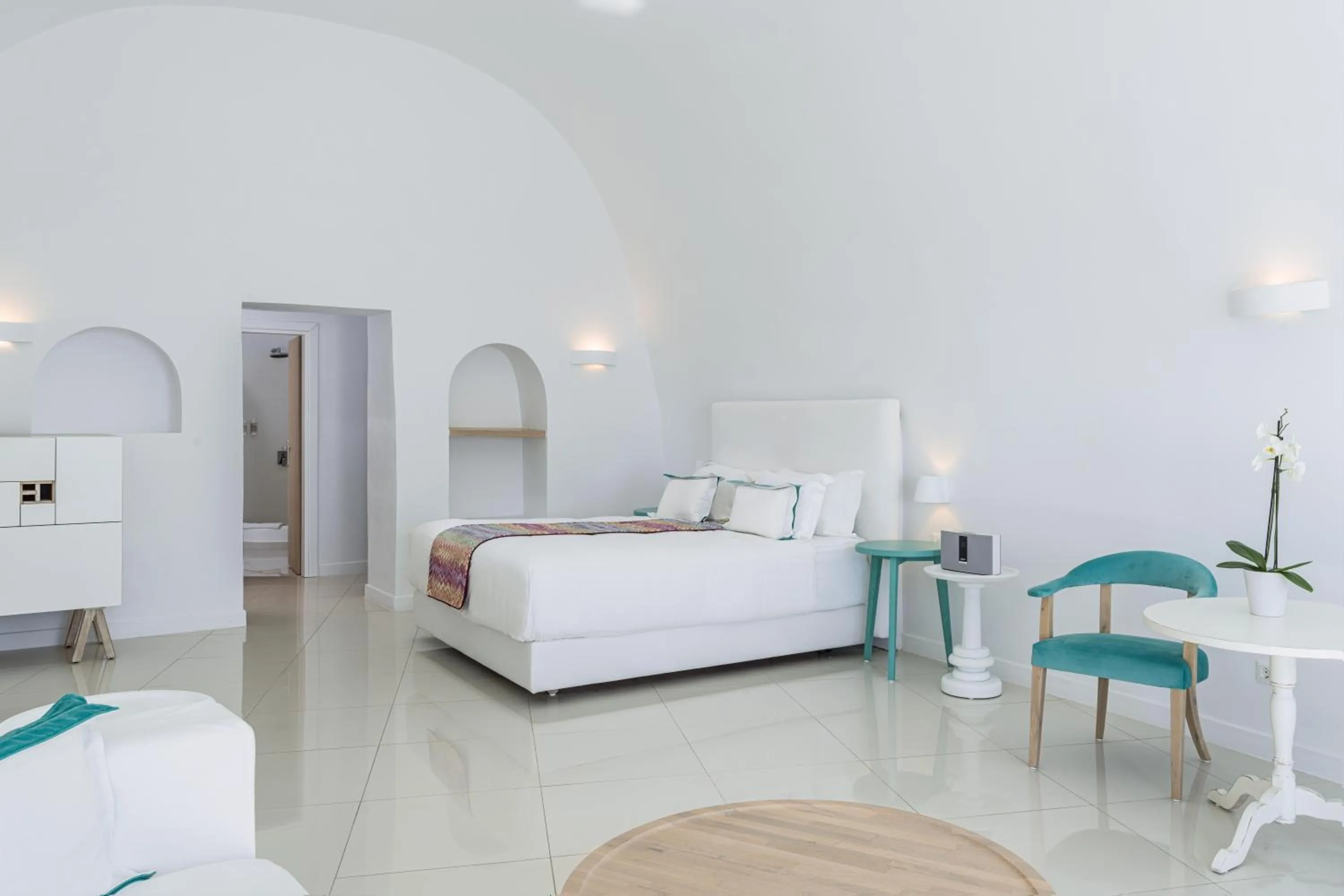 Bed in Katikies Chromata Santorini - The Leading Hotels of the World