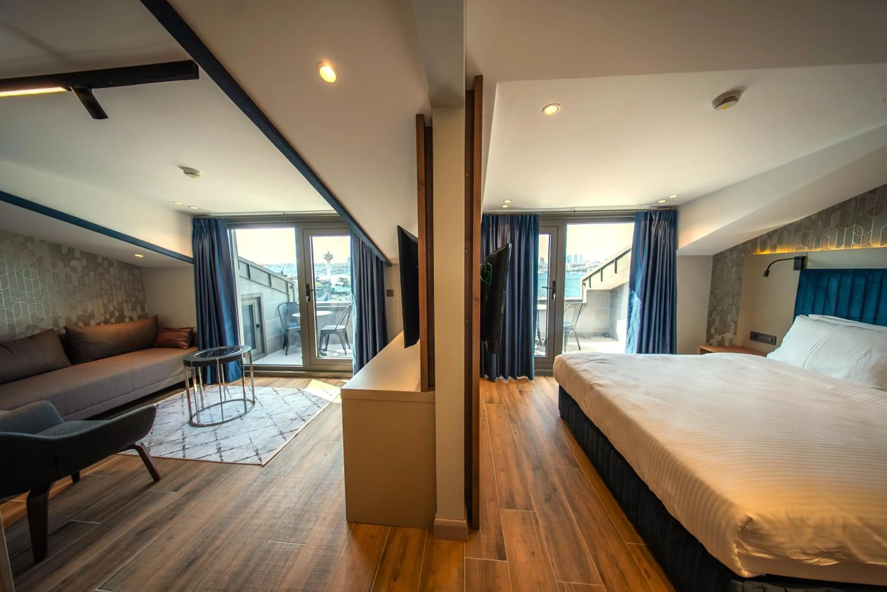 Bed in The Palm Bosphorus Hotel