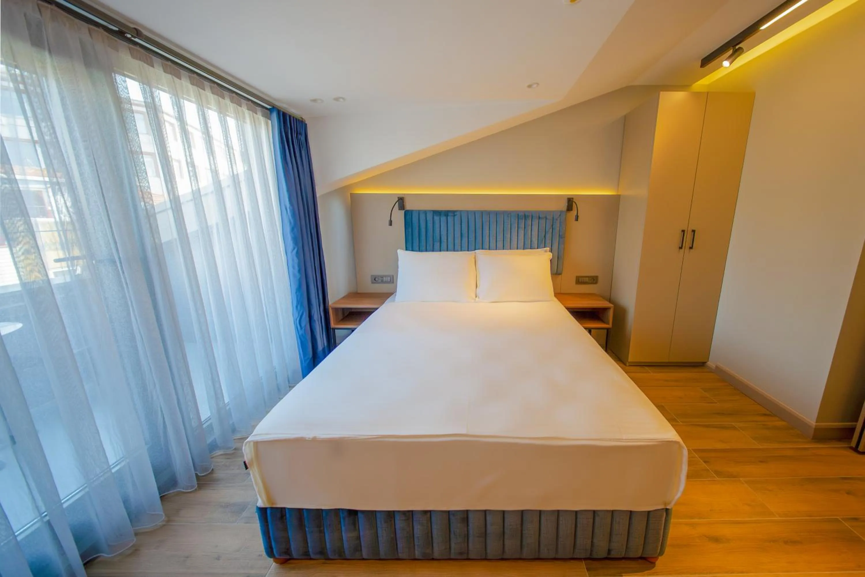 Bed in The Palm Bosphorus Hotel