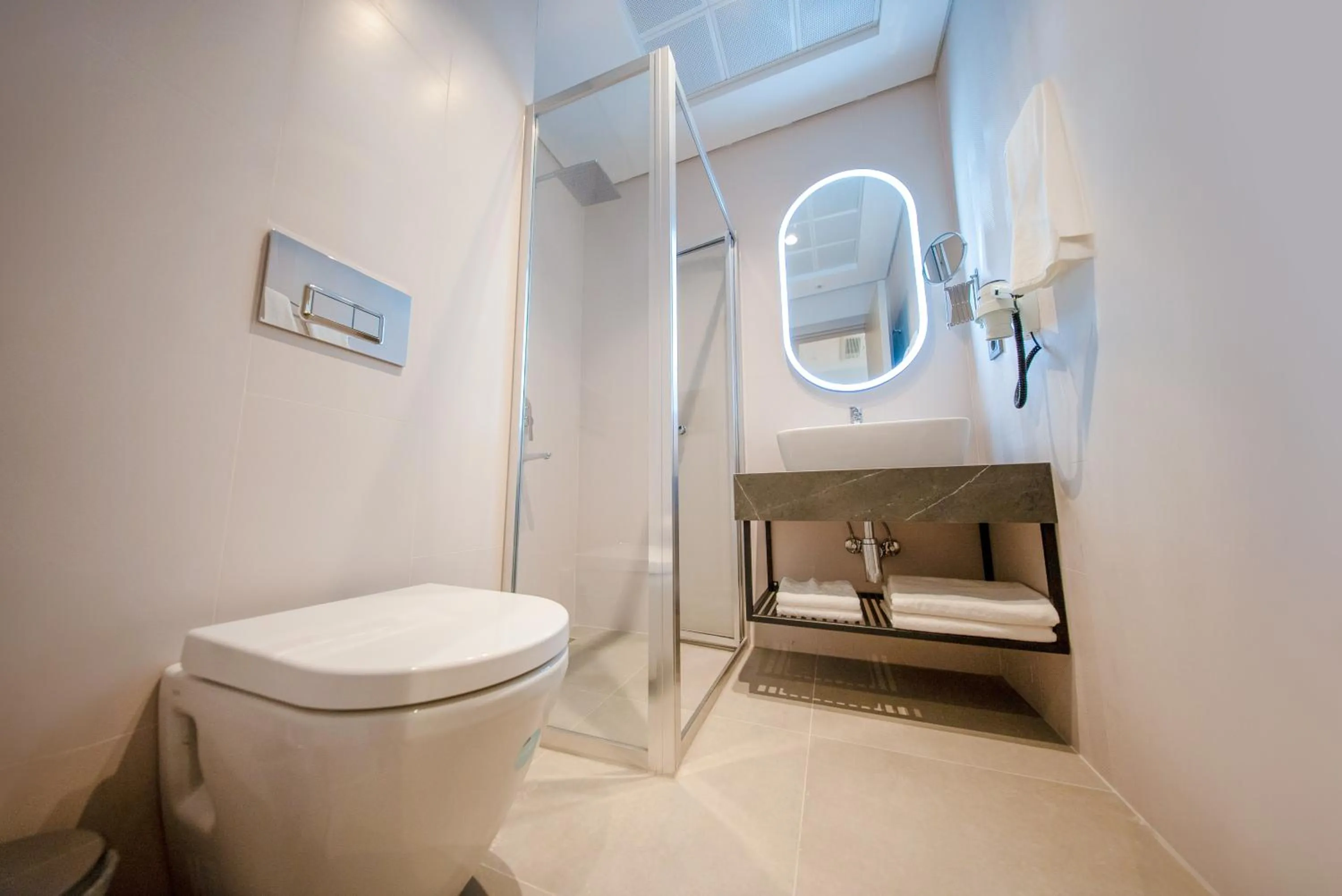 Shower in The Palm Bosphorus Hotel