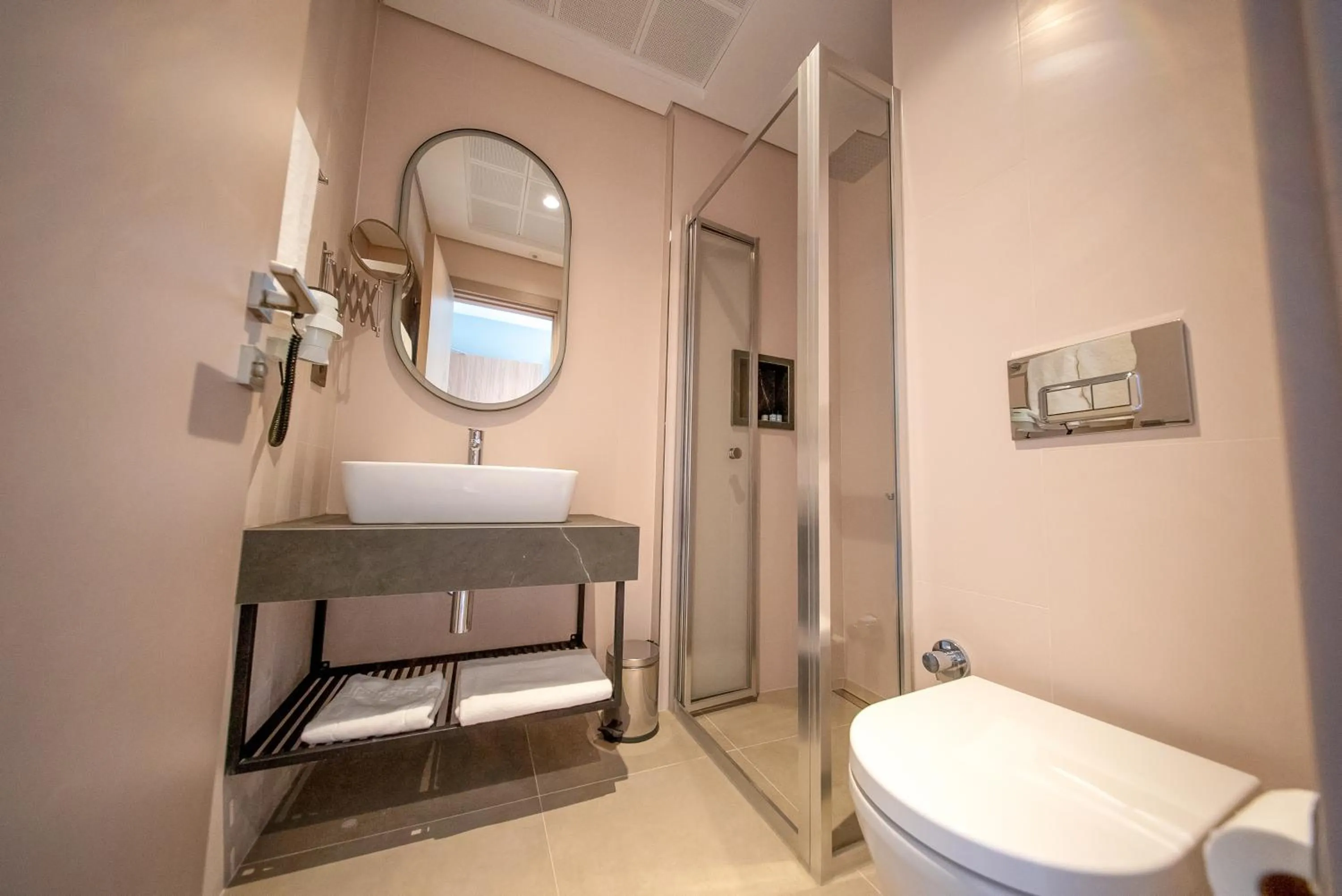 Shower in The Palm Bosphorus Hotel