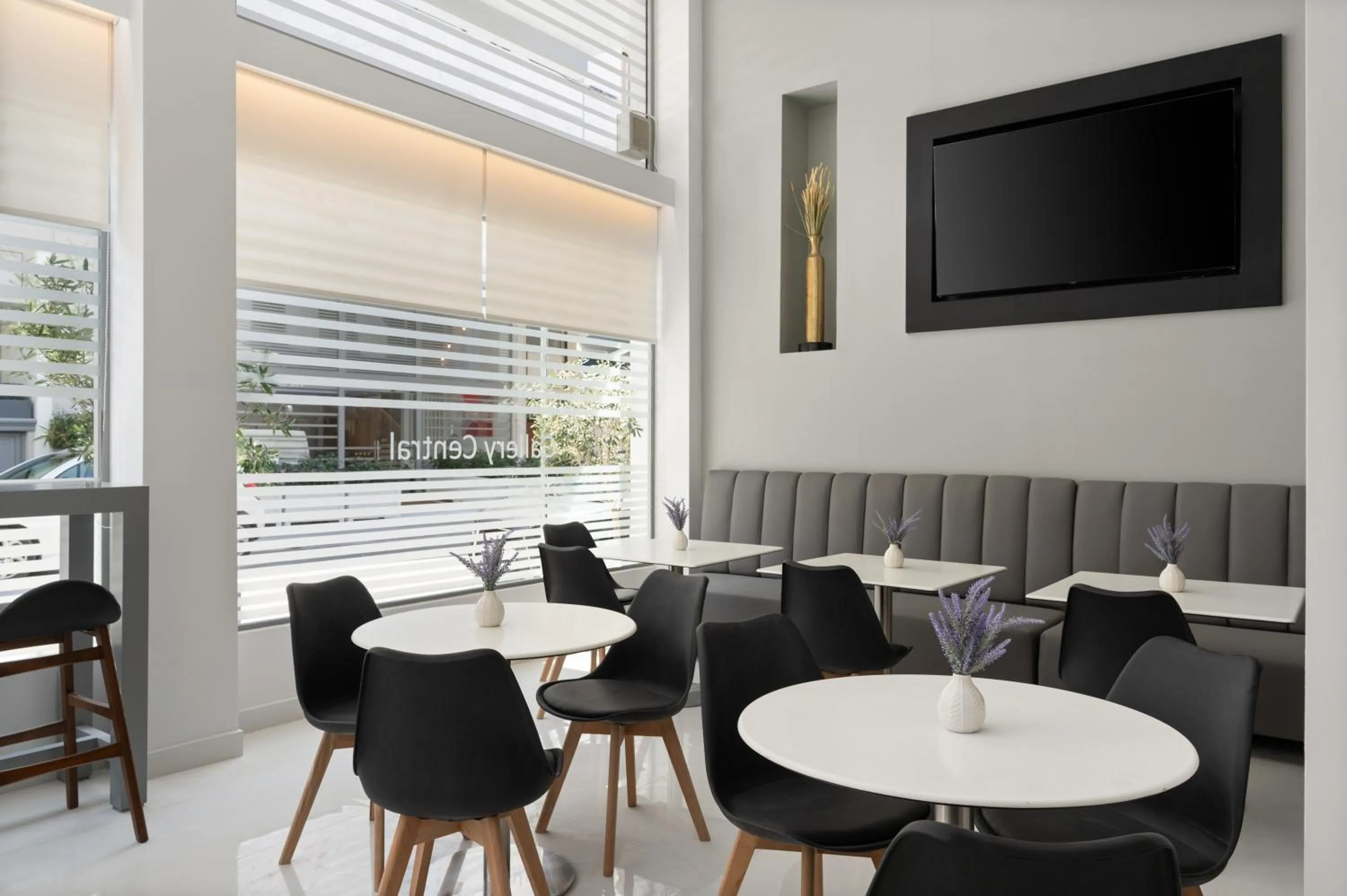 Restaurant/places to eat in Gallery Central Piraeus Port