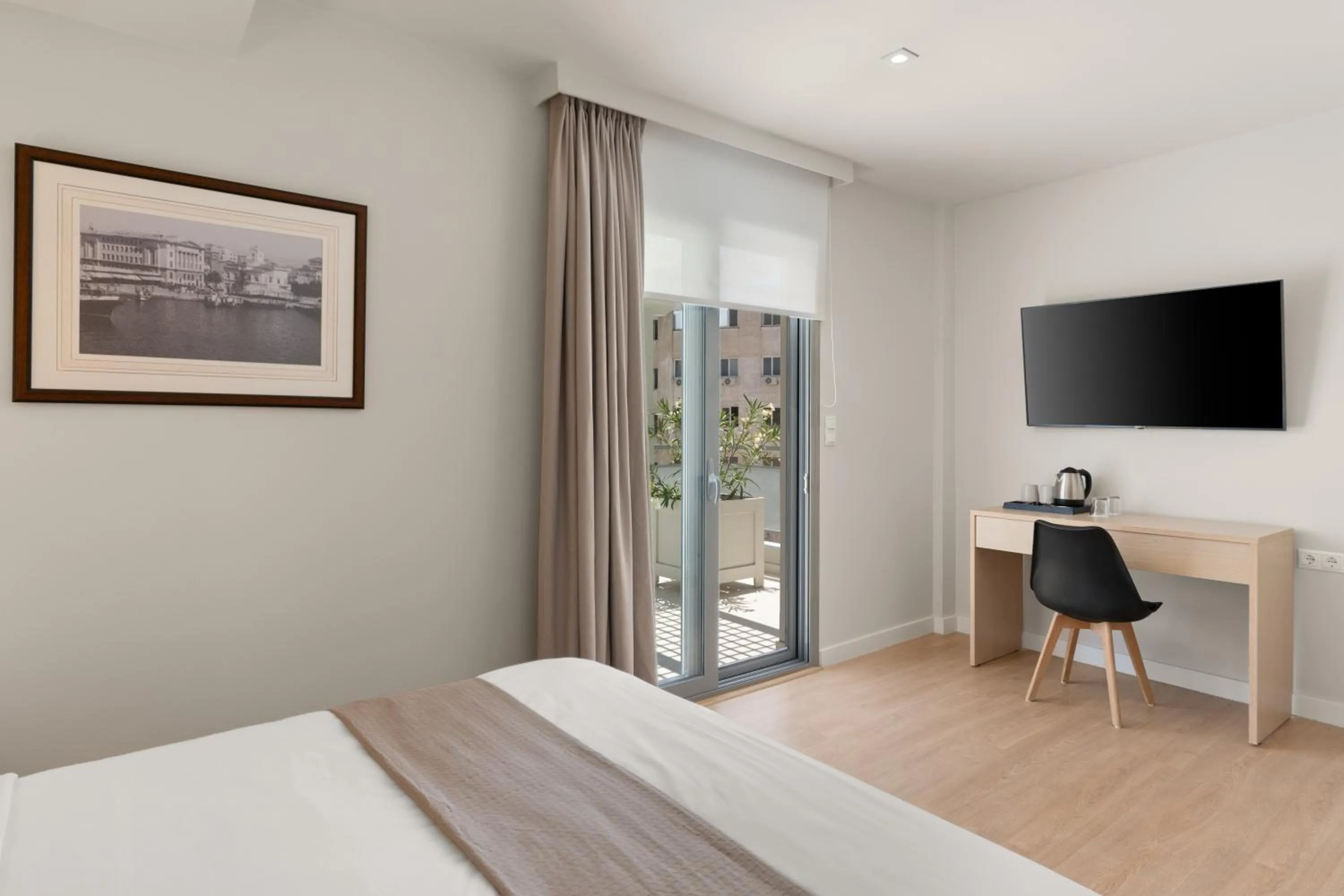 Bed in Gallery Central Piraeus Port