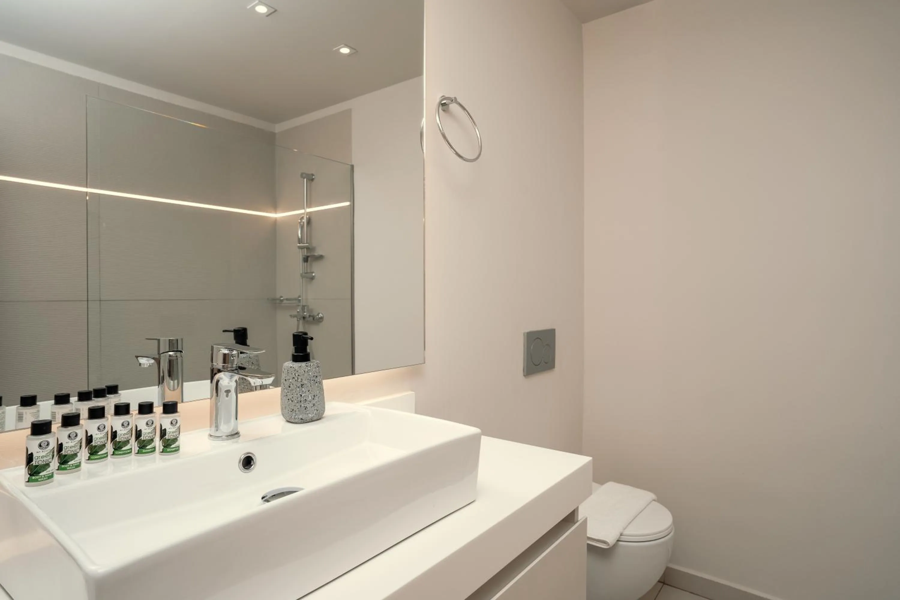 Bathroom in Gallery Central Piraeus Port