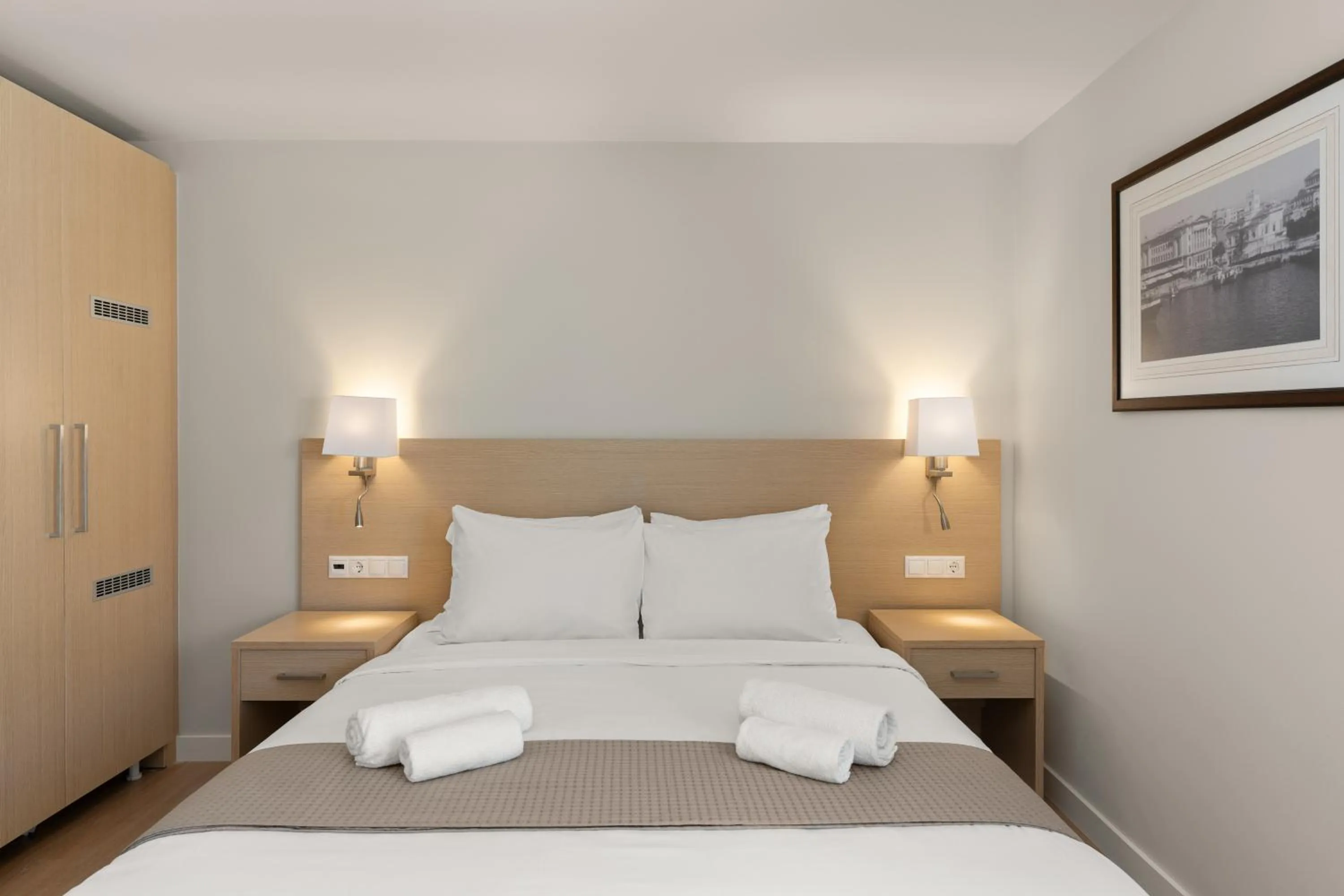 Bed in Gallery Central Piraeus Port