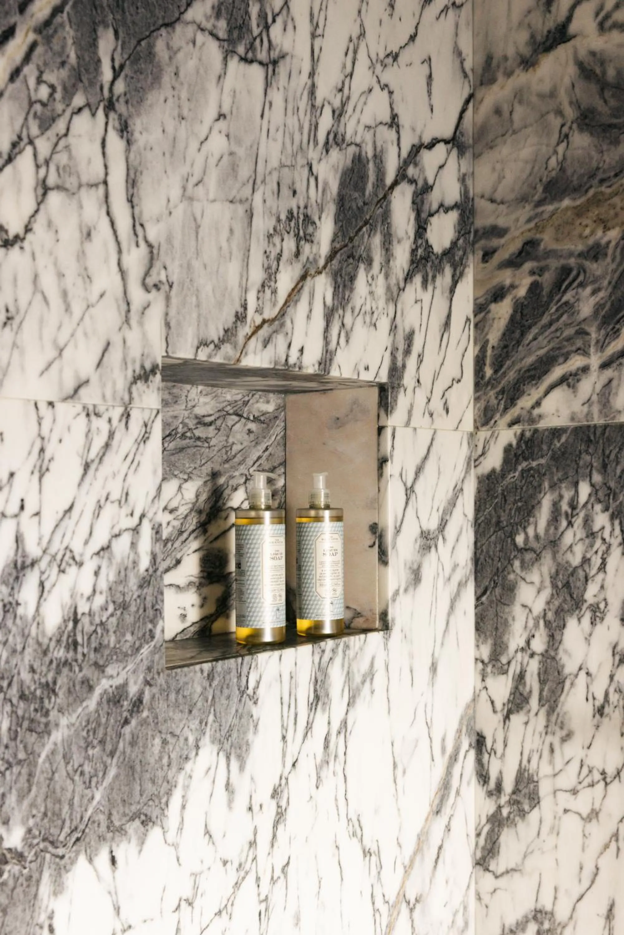 Bathroom in Dare Lisbon River