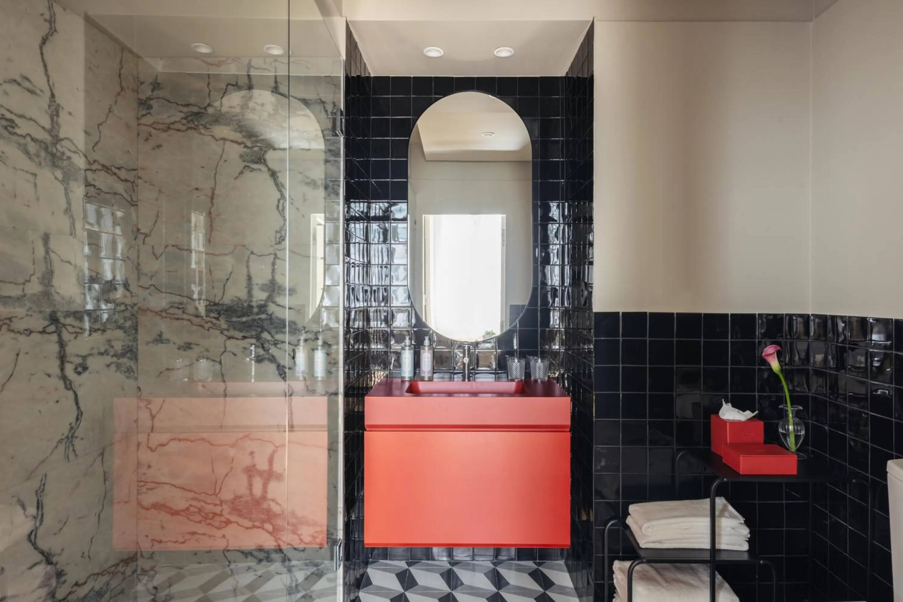 Bathroom in Dare Lisbon River