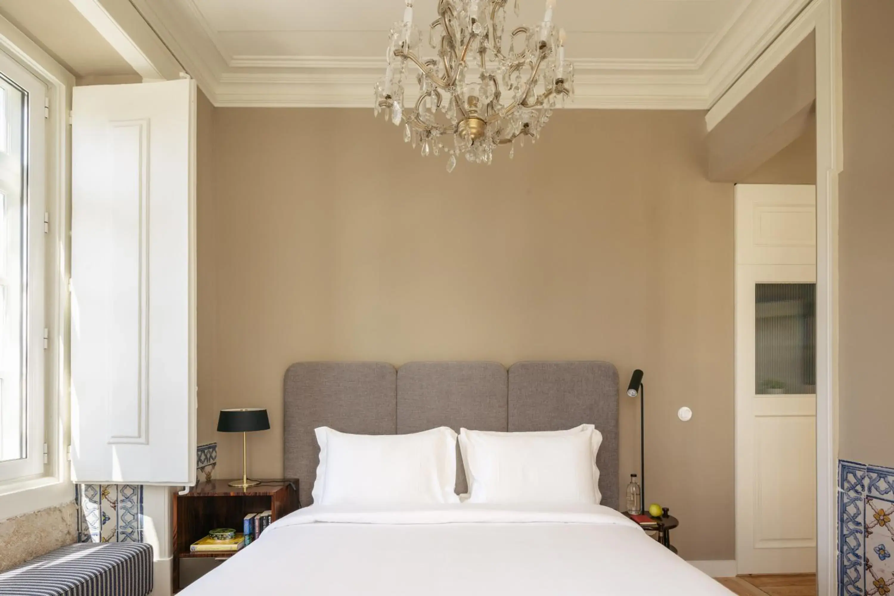 Deluxe Double Room with River View in Dare Lisbon River Deluxe Double Room with River View in Dare Lisbon River