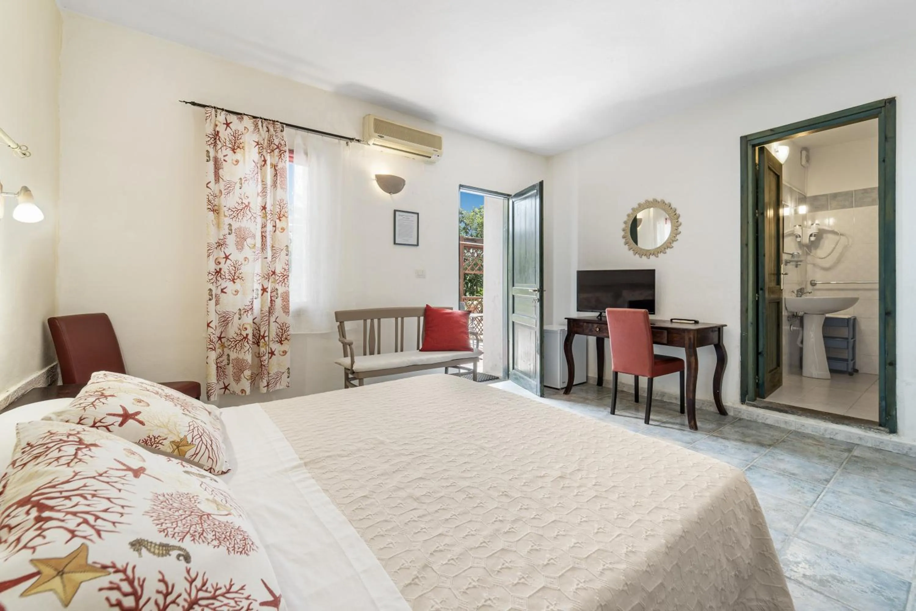 Living room, Bed in Sa Funtana