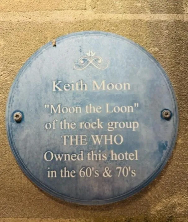 Crown & Cushion Hotel