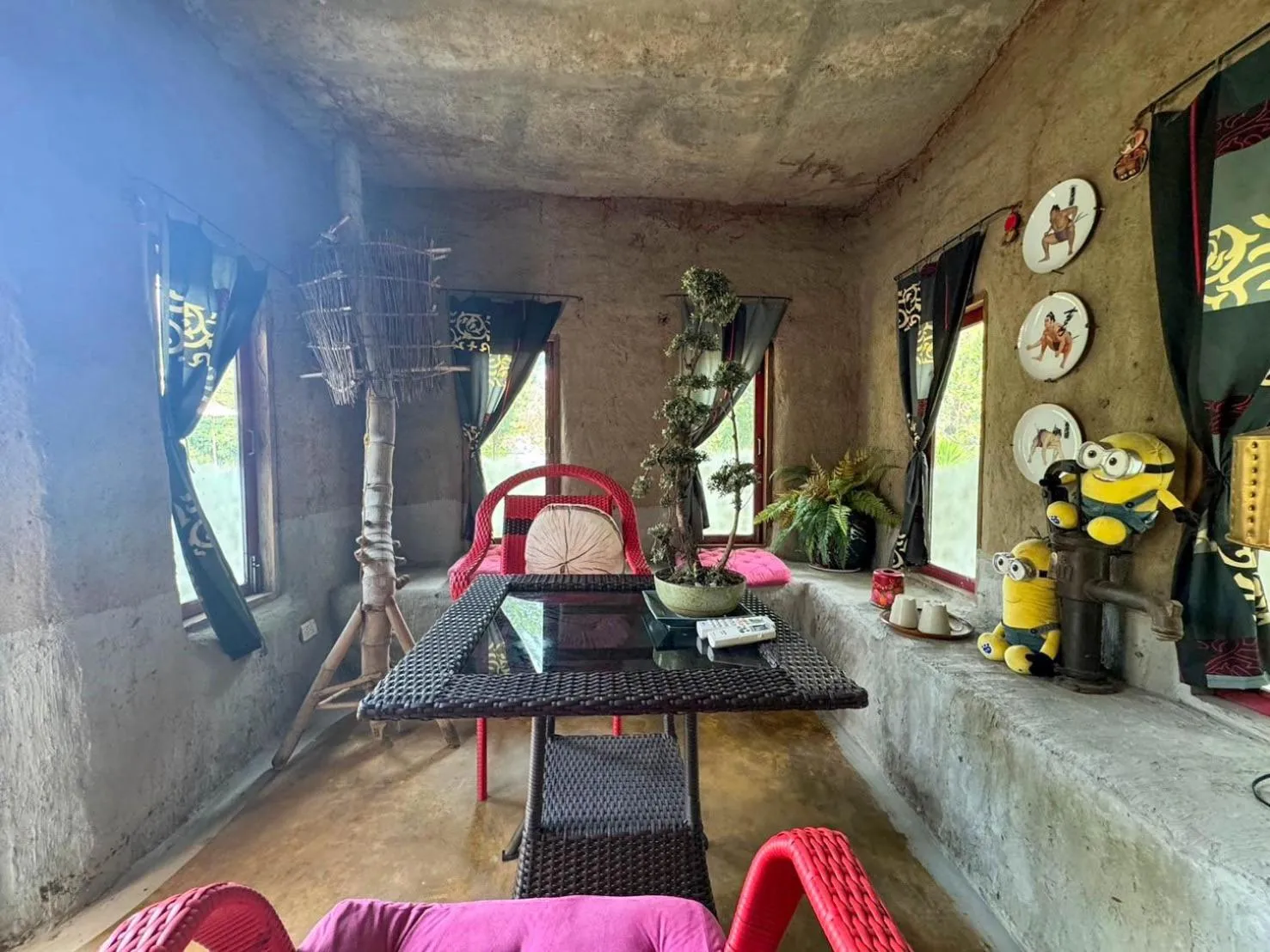 Seating area in Clay House Chiang Mai By Alphatel