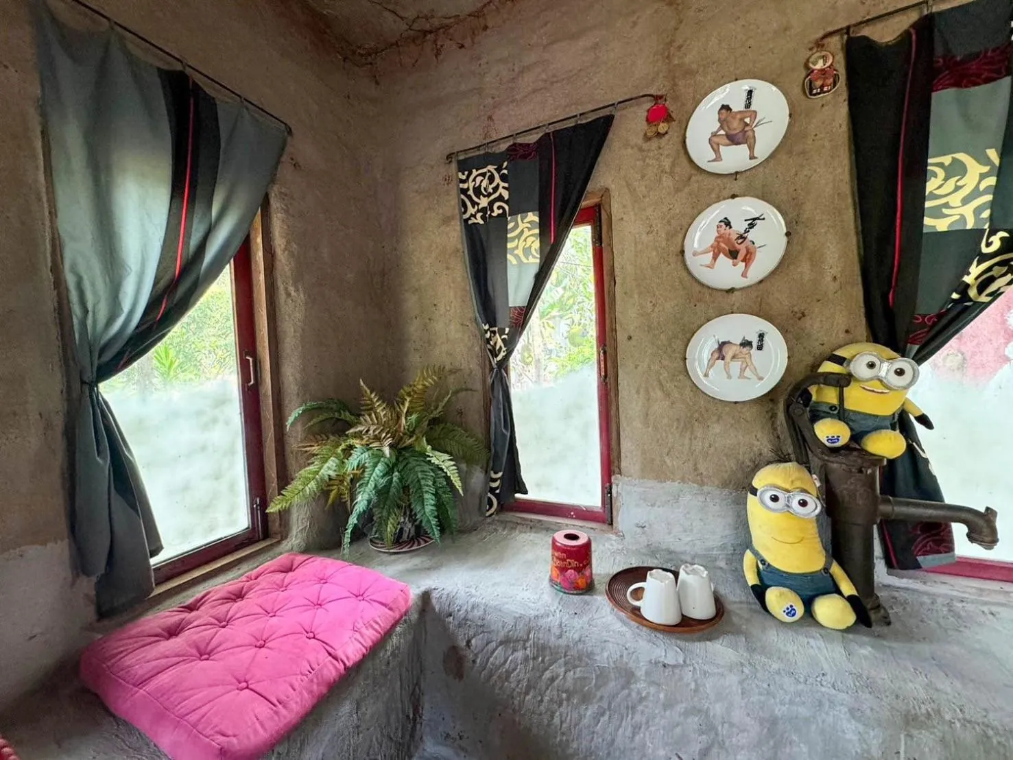 Seating area in Clay House Chiang Mai By Alphatel